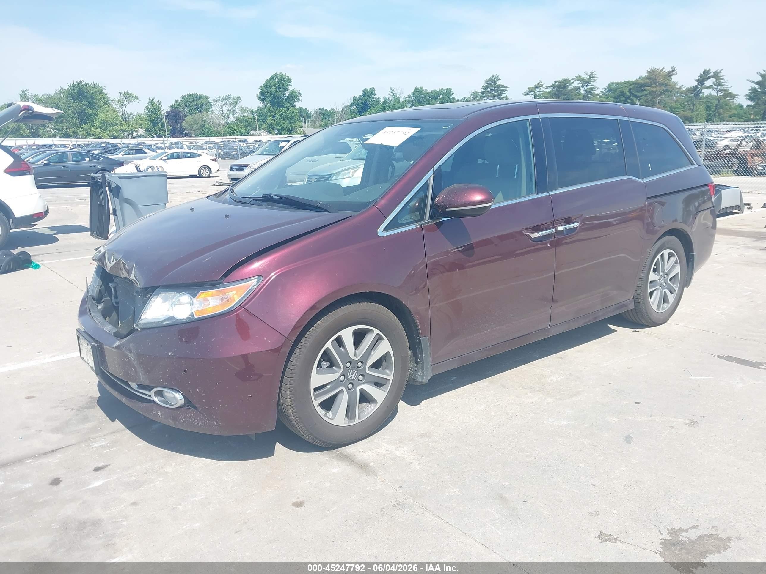 2015 Honda Odyssey Touring/touring Elite Burgundy vin: 5FNRL5H92FB049113