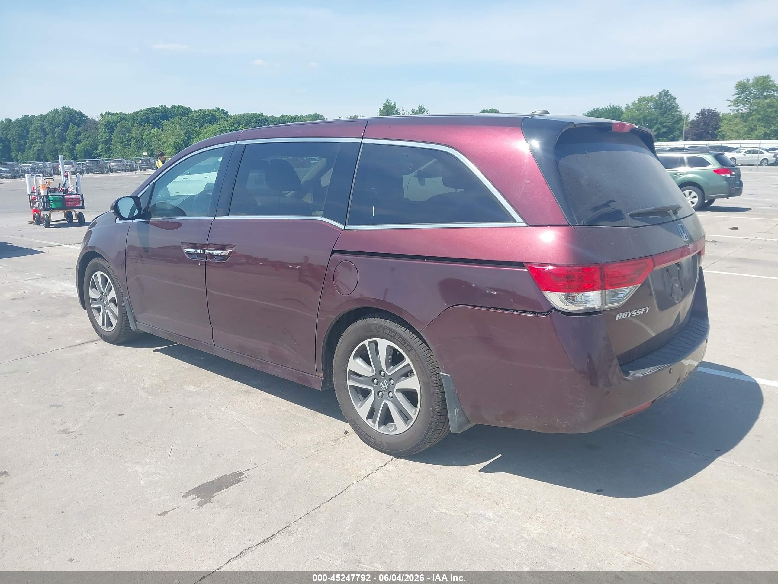 2015 Honda Odyssey Touring/touring Elite Burgundy vin: 5FNRL5H92FB049113