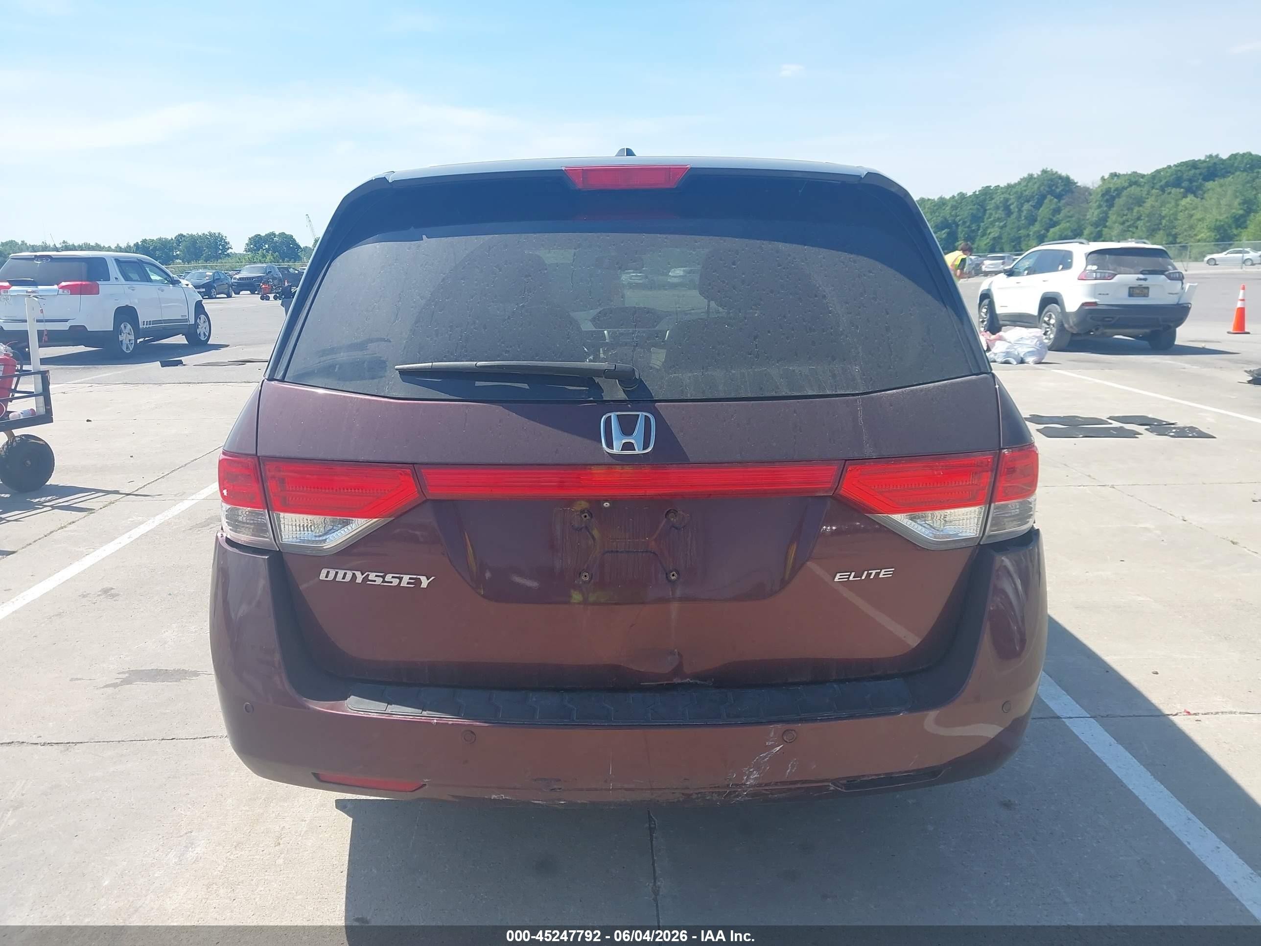 2015 Honda Odyssey Touring/touring Elite Burgundy vin: 5FNRL5H92FB049113