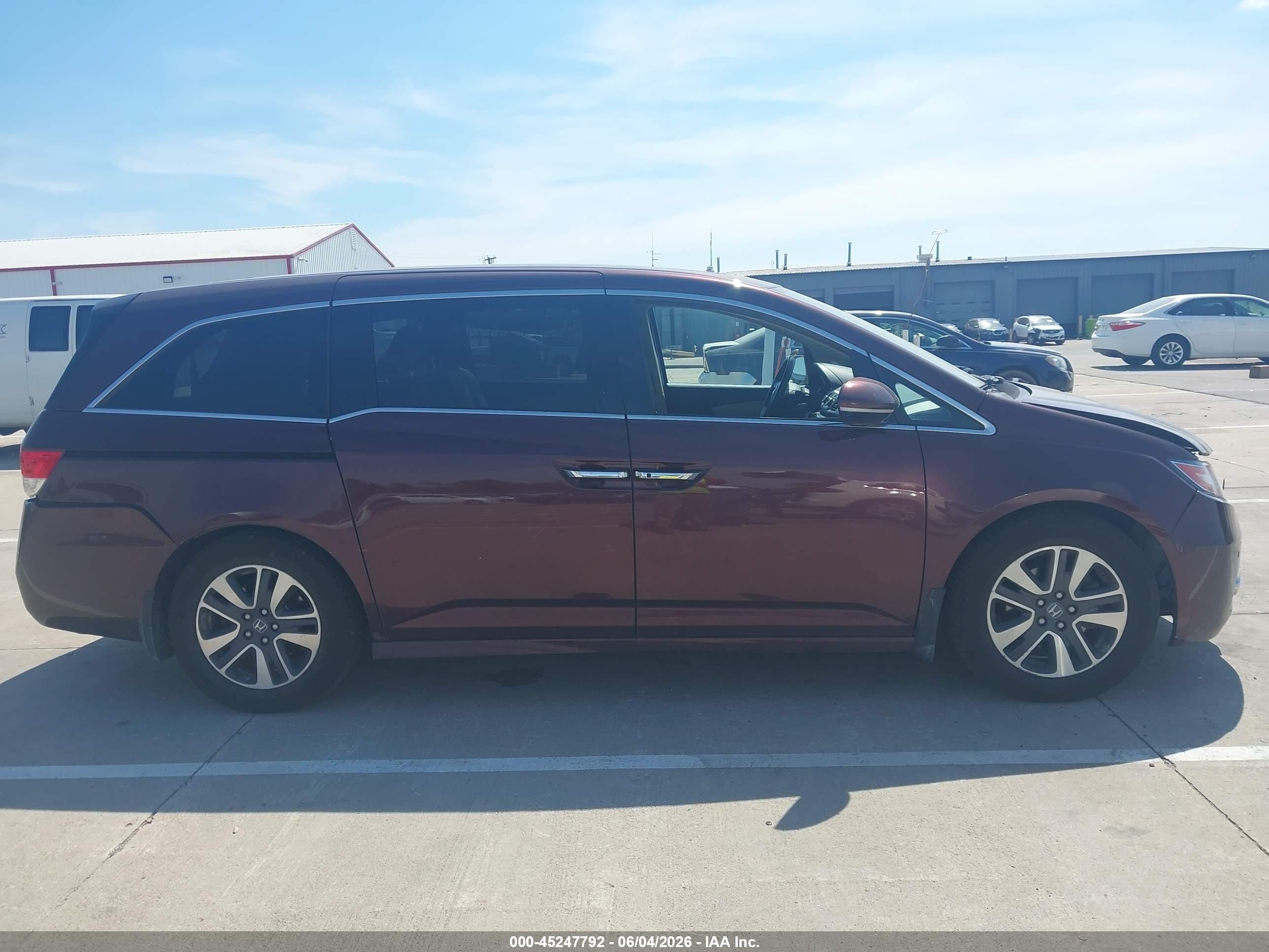 2015 Honda Odyssey Touring/touring Elite Burgundy vin: 5FNRL5H92FB049113
