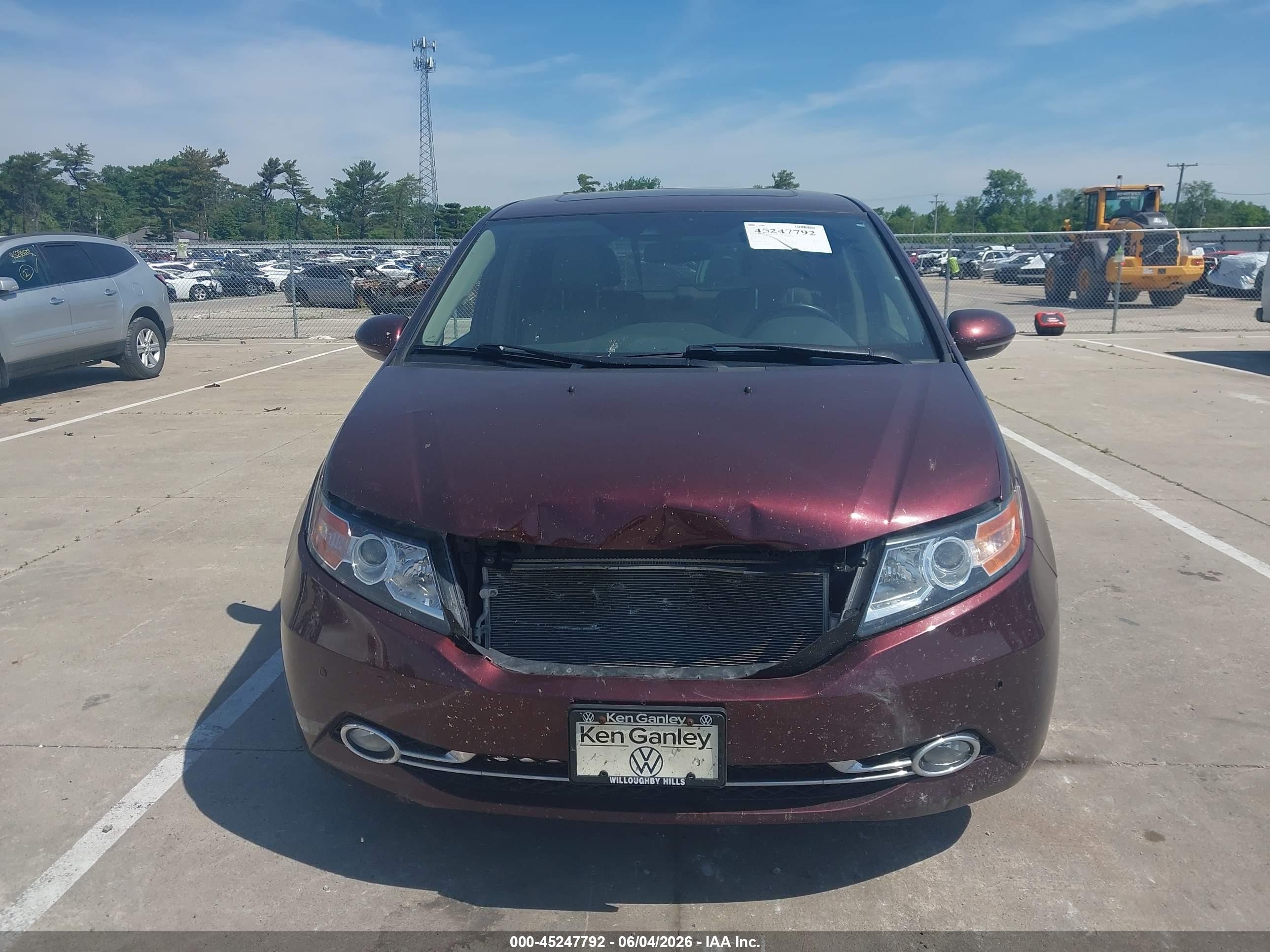 2015 Honda Odyssey Touring/touring Elite Burgundy vin: 5FNRL5H92FB049113