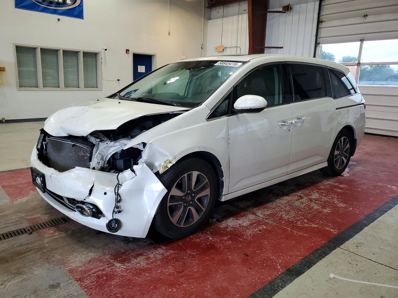 2015 Honda Odyssey Touring White vin: 5FNRL5H92FB050018