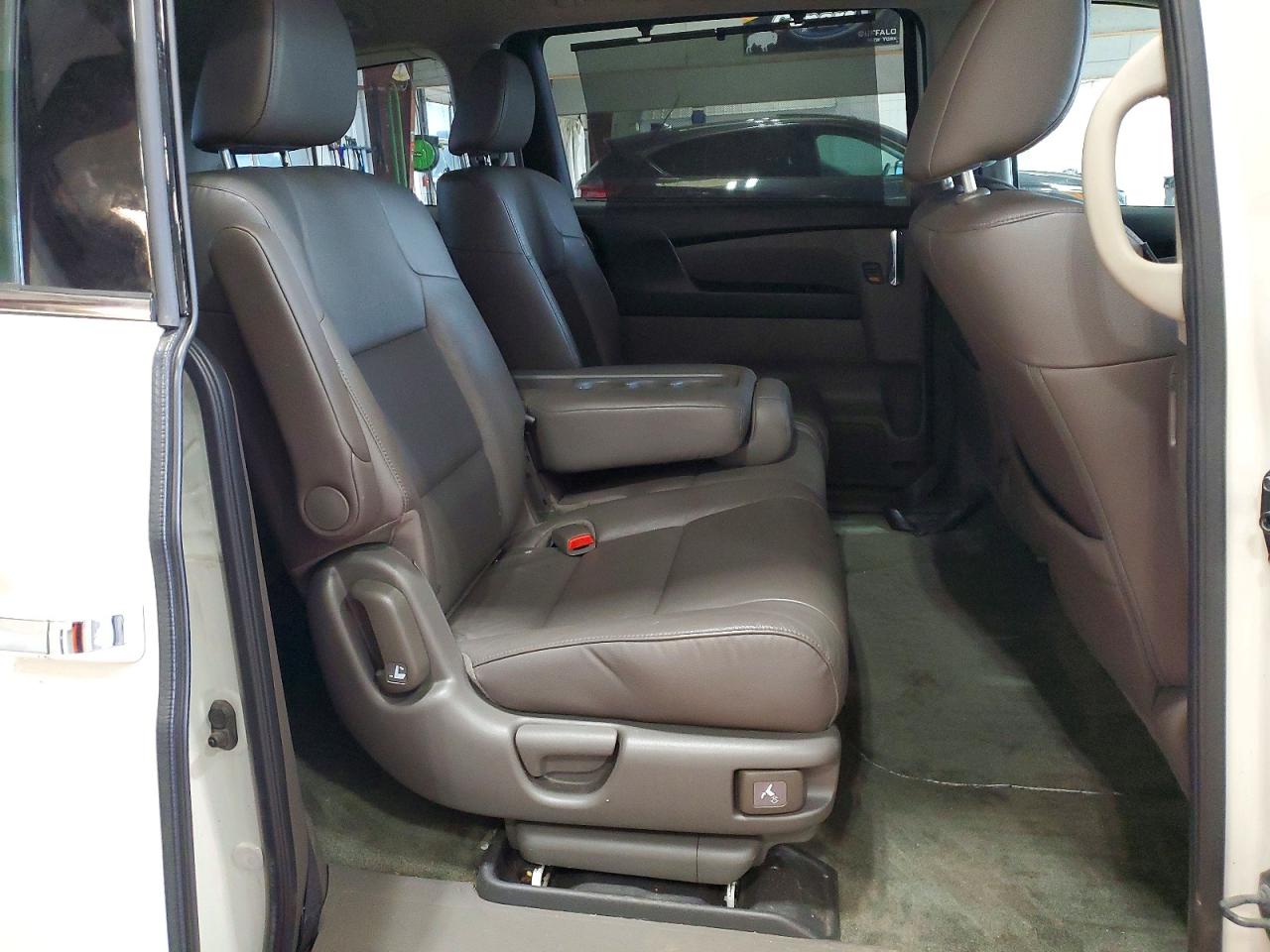 2015 Honda Odyssey Touring White vin: 5FNRL5H92FB050018