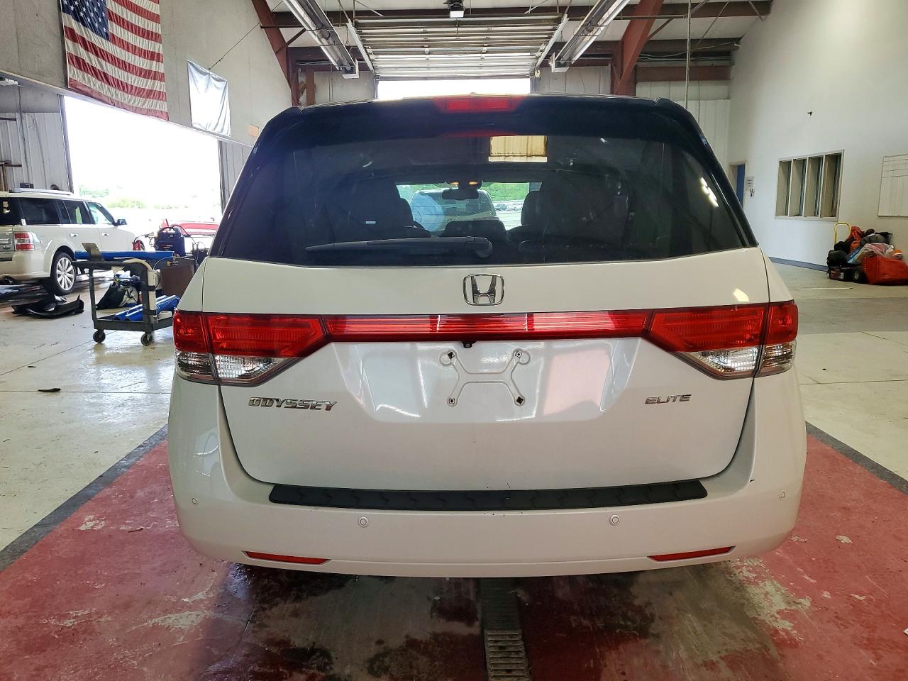 2015 Honda Odyssey Touring White vin: 5FNRL5H92FB050018