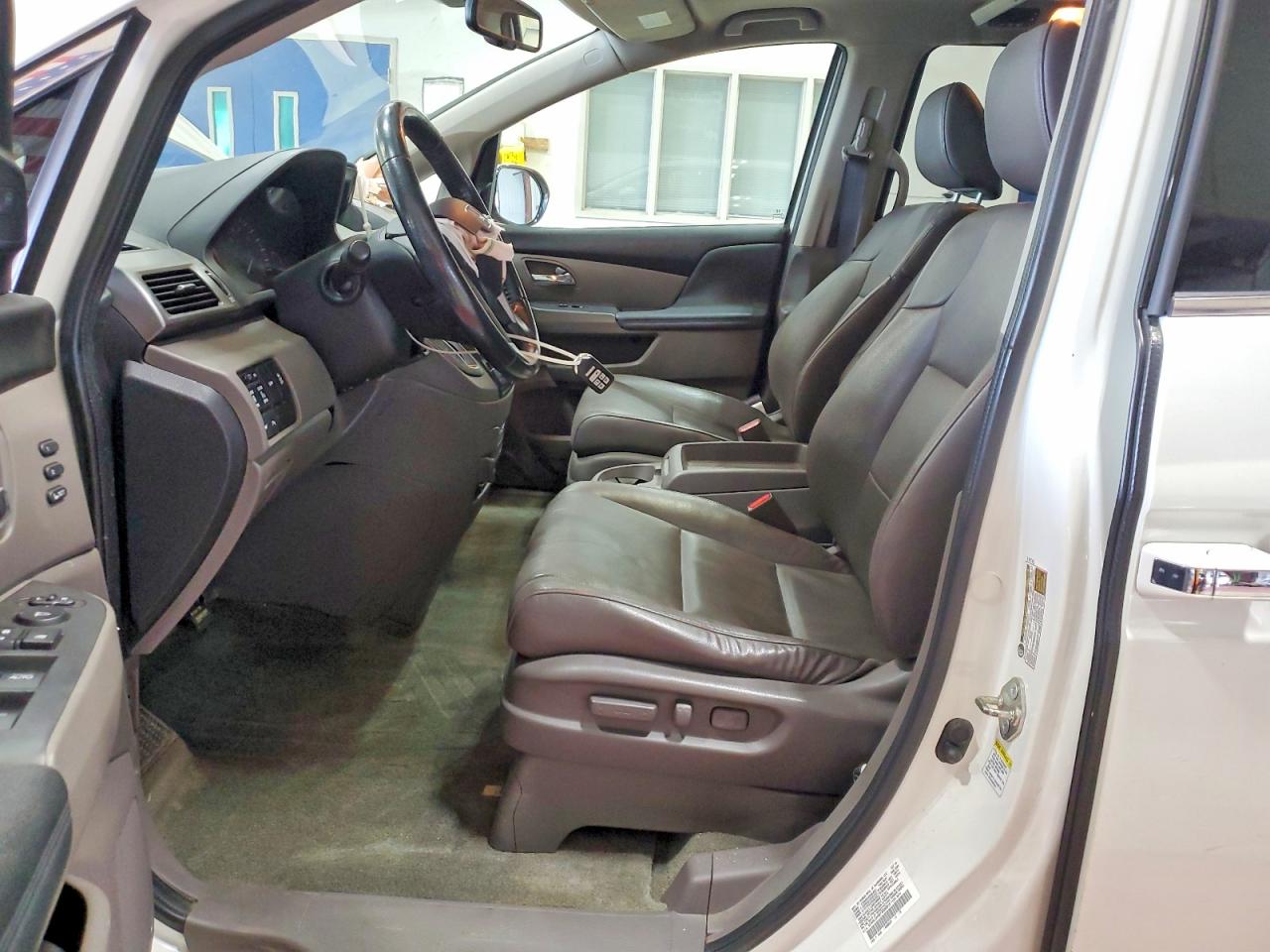 2015 Honda Odyssey Touring White vin: 5FNRL5H92FB050018