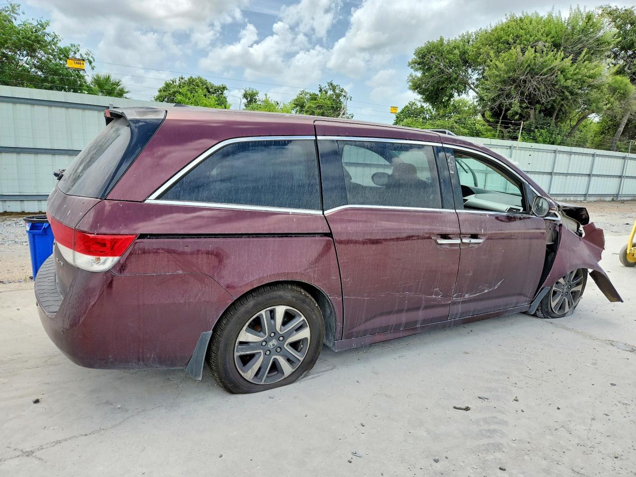 2015 Honda Odyssey Touring Maroon vin: 5FNRL5H92FB063738