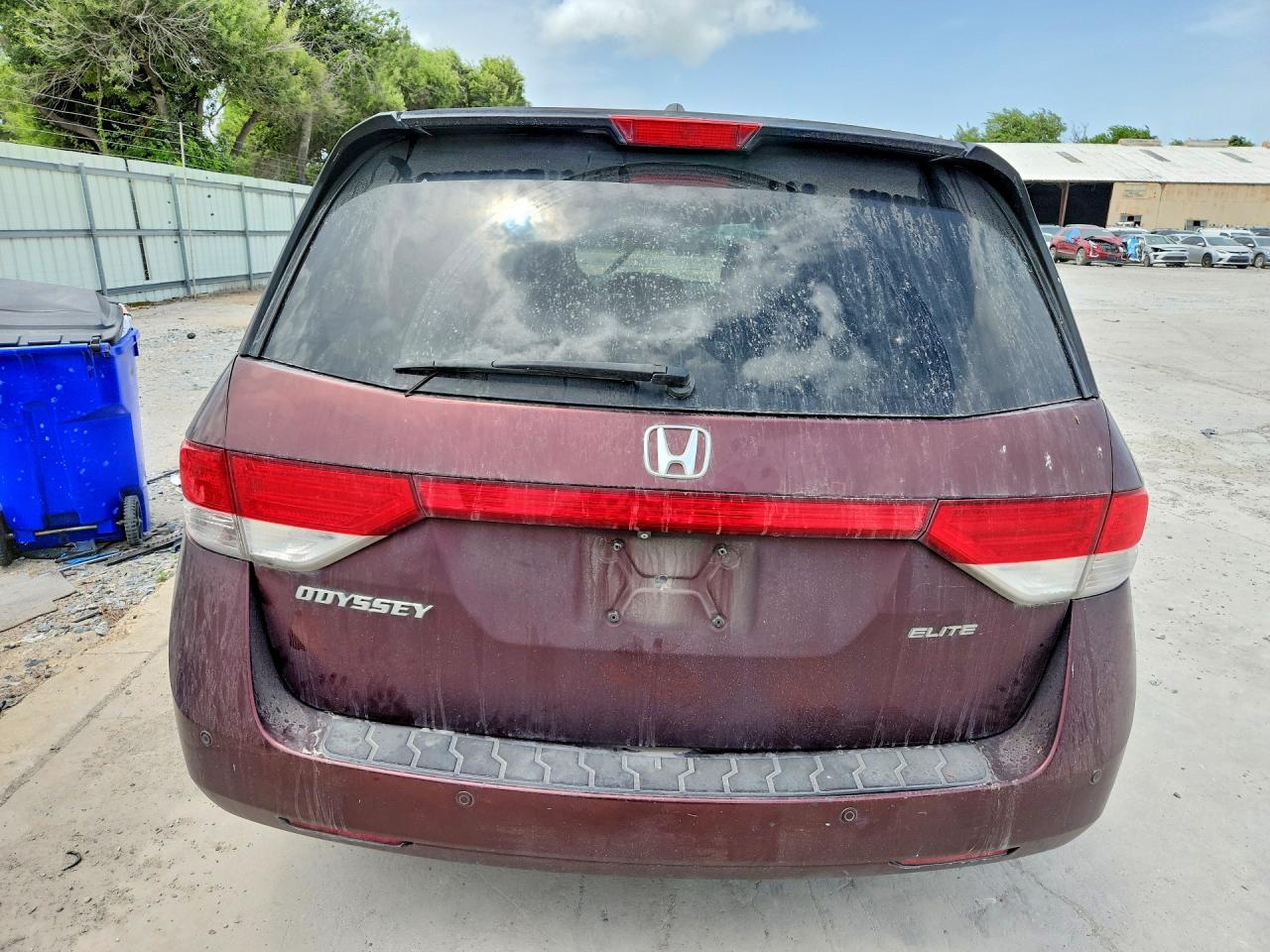 2015 Honda Odyssey Touring Maroon vin: 5FNRL5H92FB063738