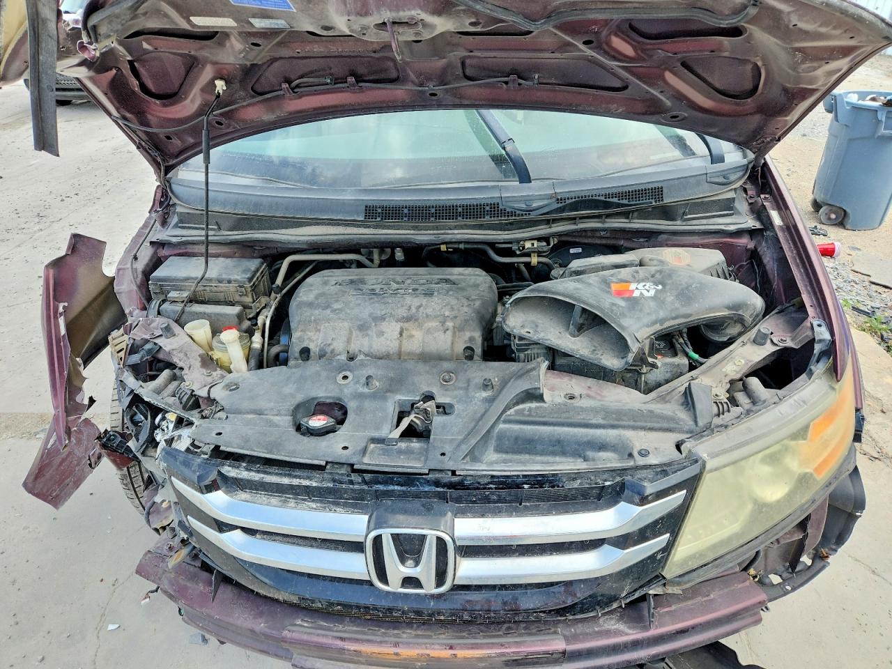 2015 Honda Odyssey Touring Maroon vin: 5FNRL5H92FB063738