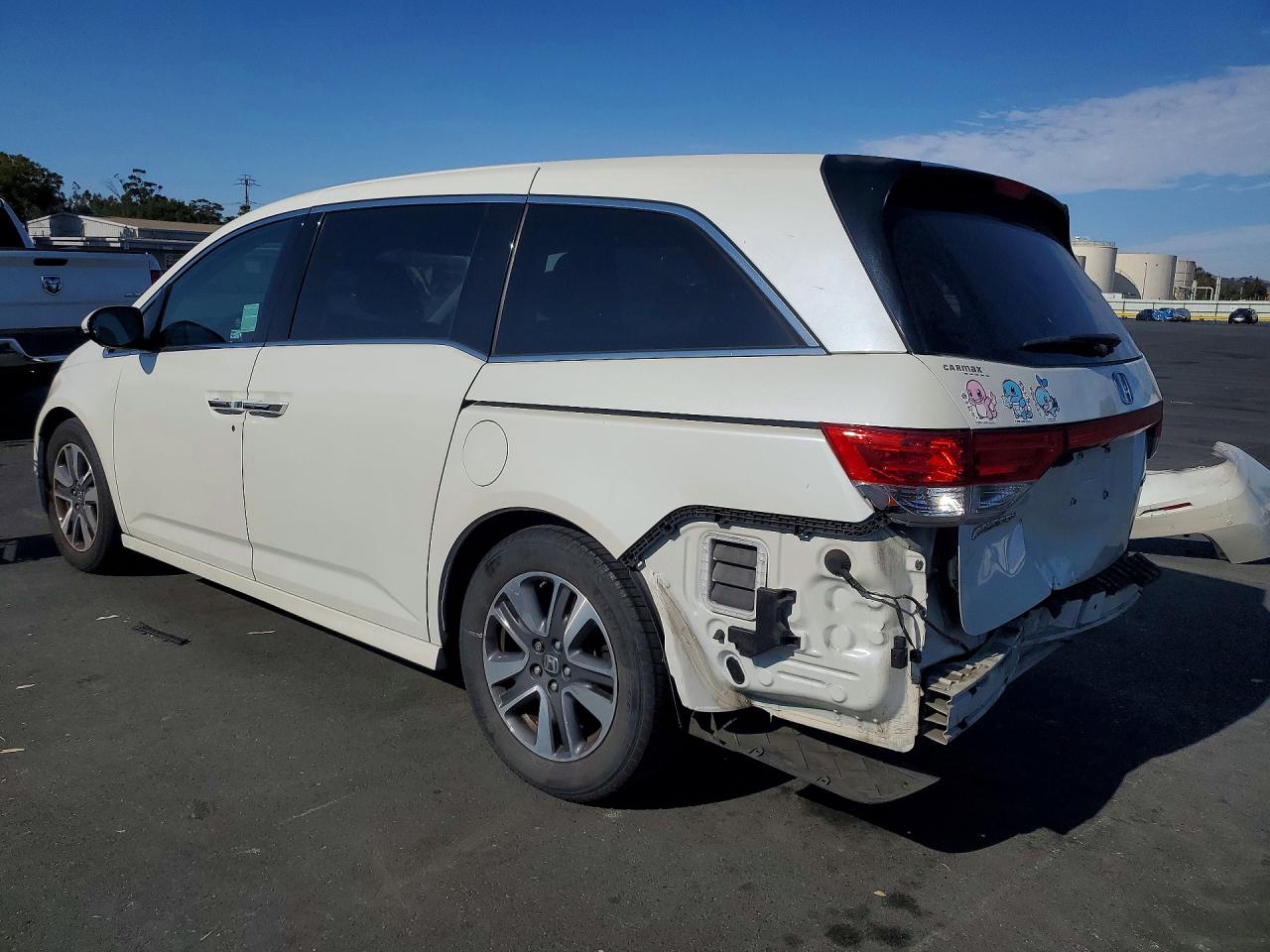 2015 Honda Odyssey Touring White vin: 5FNRL5H92FB082306