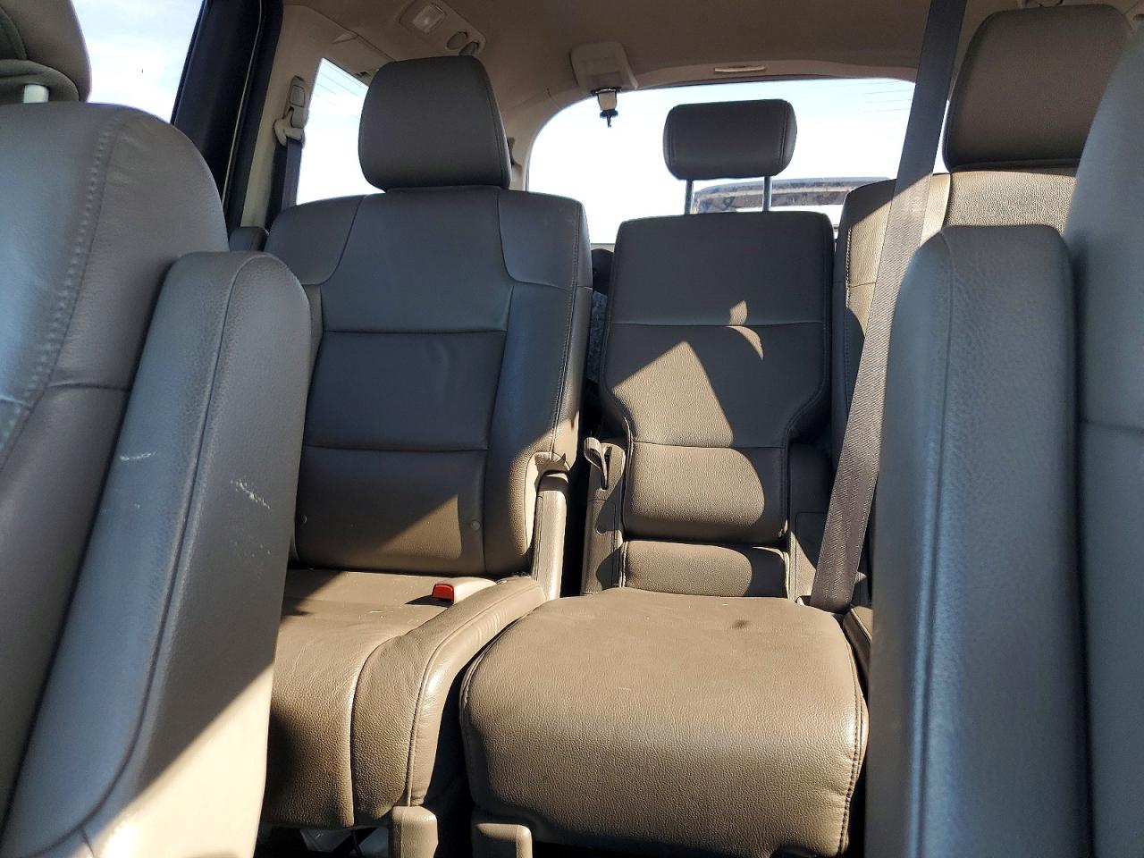 2015 Honda Odyssey Touring White vin: 5FNRL5H92FB082306
