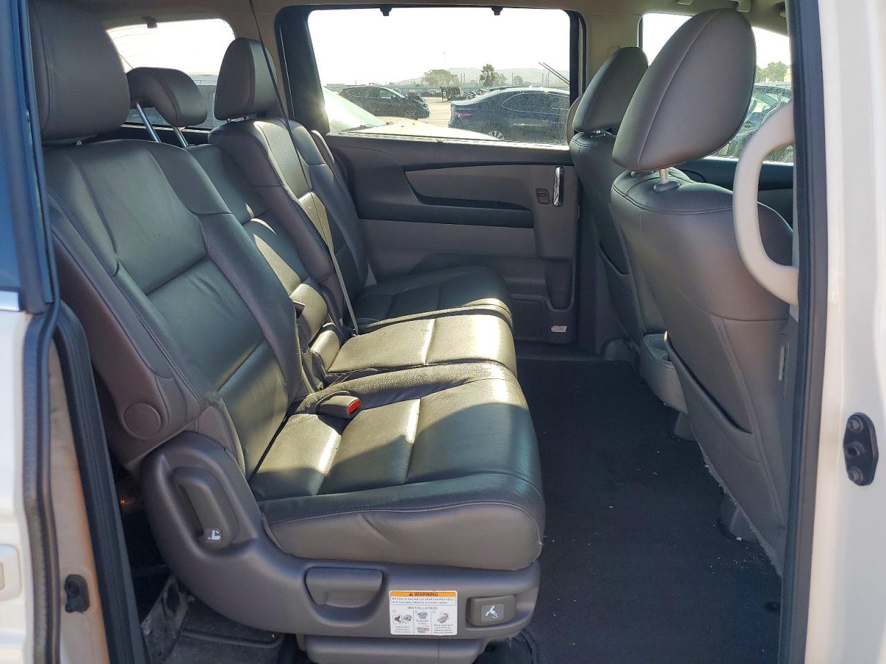 2015 Honda Odyssey Touring White vin: 5FNRL5H92FB082306