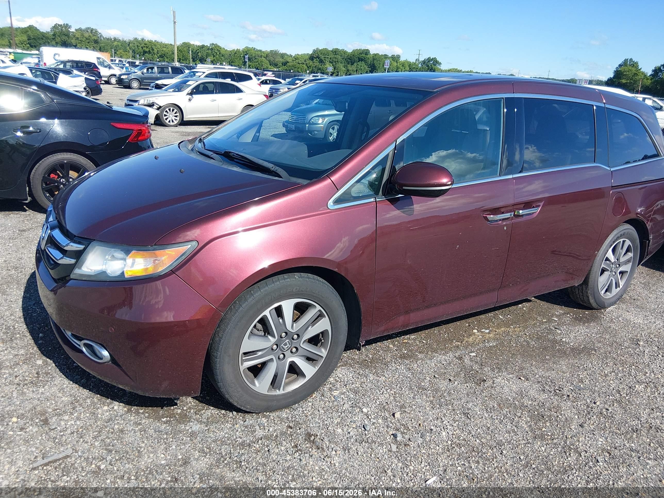 2016 Honda Odyssey Touring/touring Elite Burgundy vin: 5FNRL5H92GB093100