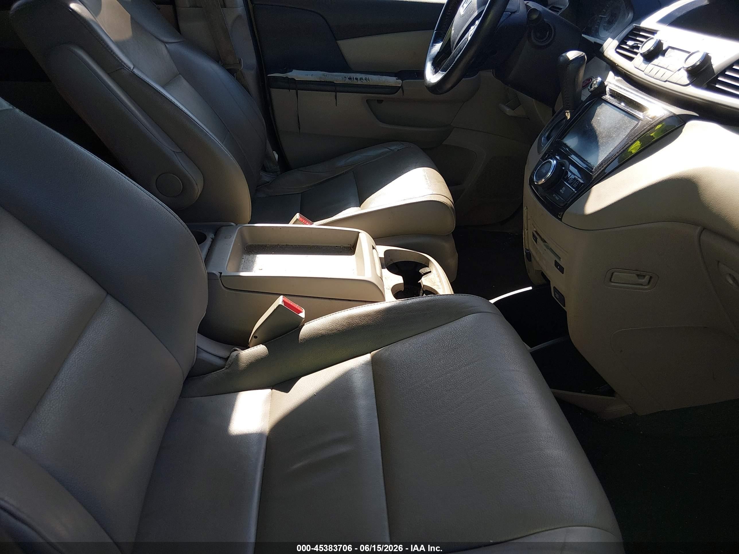 2016 Honda Odyssey Touring/touring Elite Burgundy vin: 5FNRL5H92GB093100
