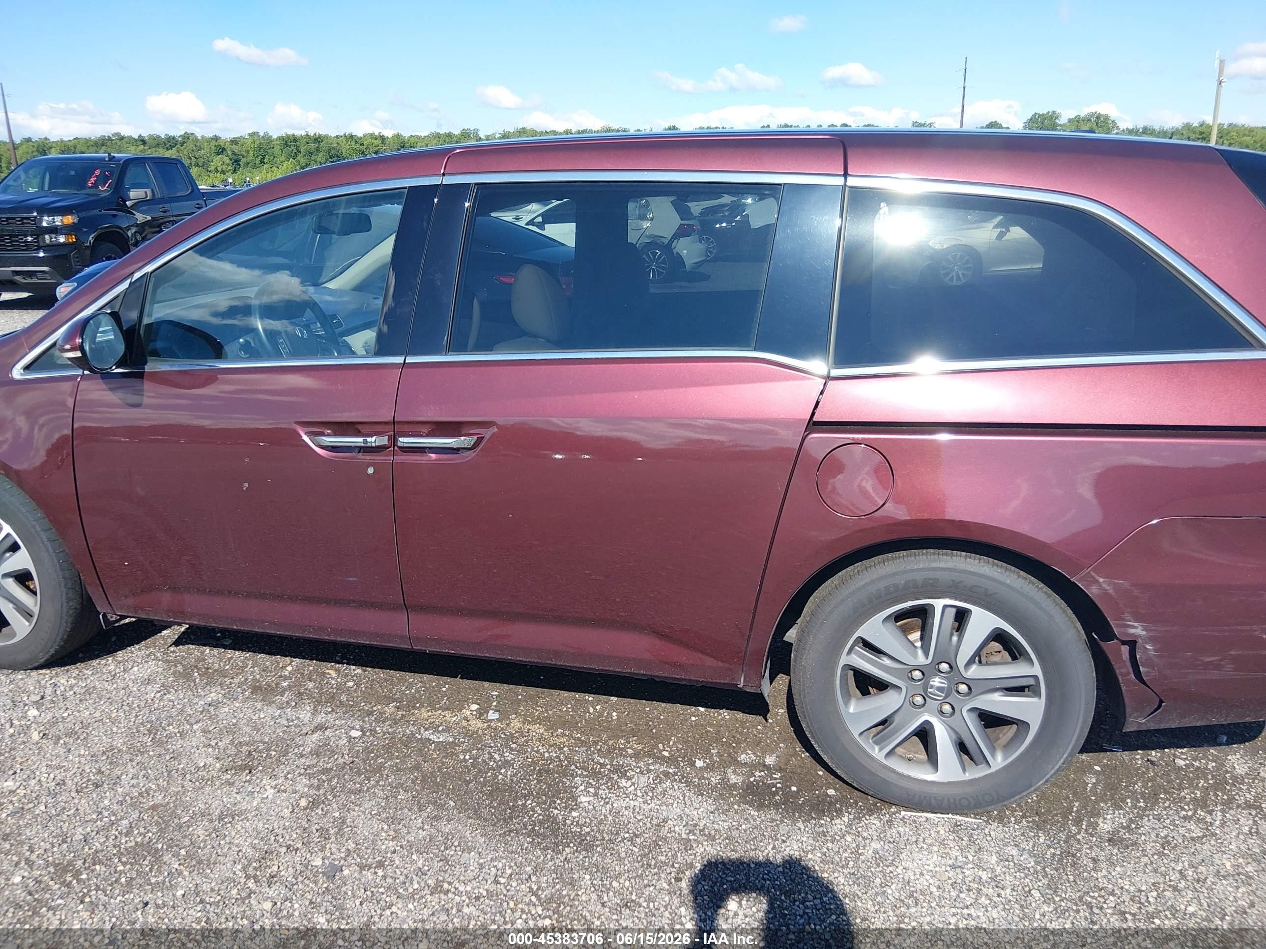 2016 Honda Odyssey Touring/touring Elite Burgundy vin: 5FNRL5H92GB093100