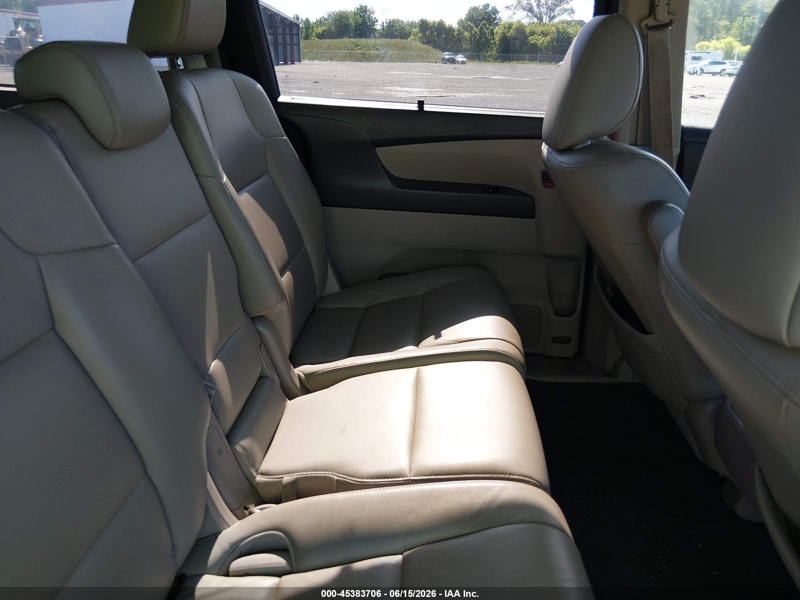 2016 Honda Odyssey Touring/touring Elite Burgundy vin: 5FNRL5H92GB093100