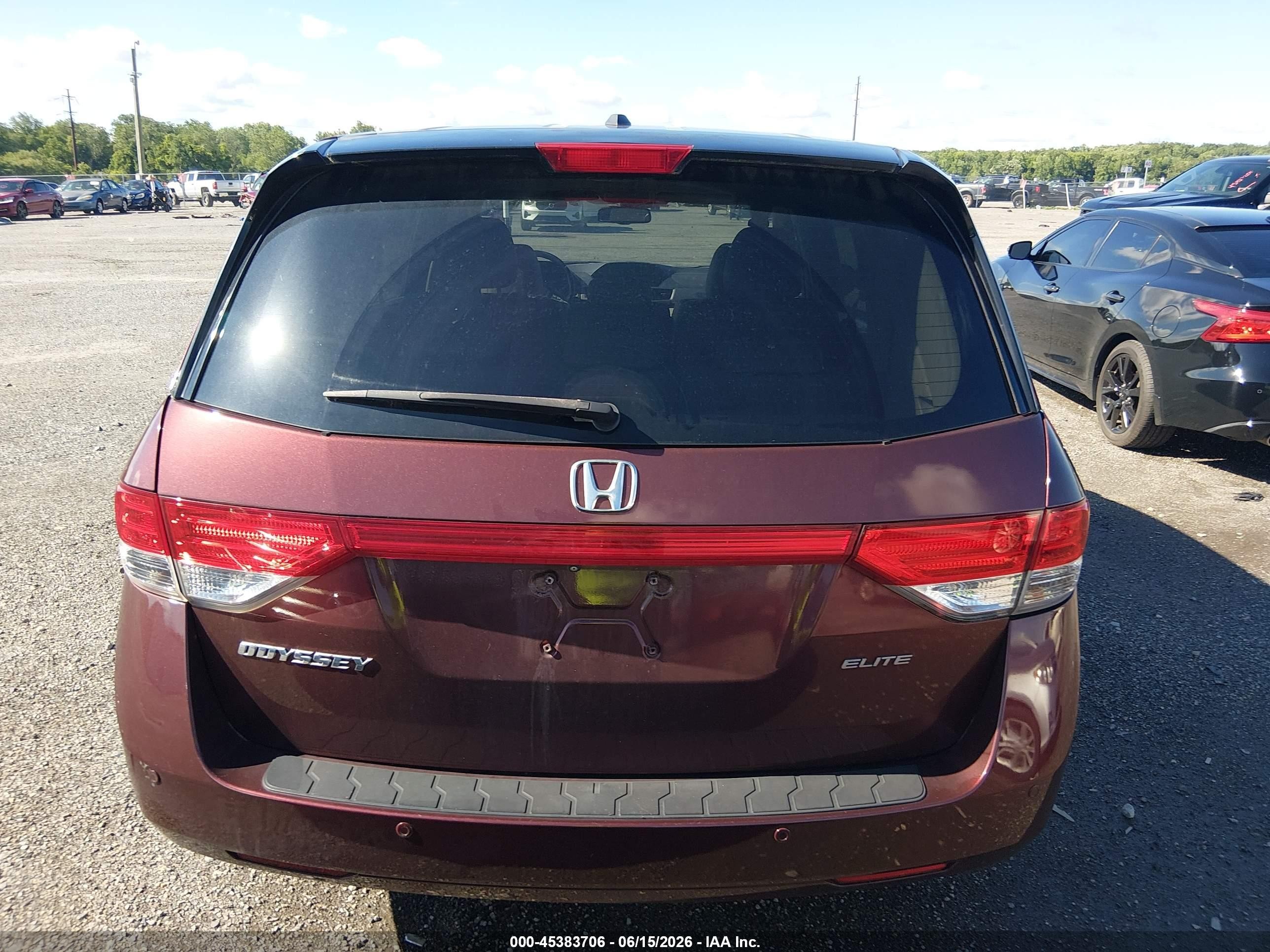 2016 Honda Odyssey Touring/touring Elite Burgundy vin: 5FNRL5H92GB093100