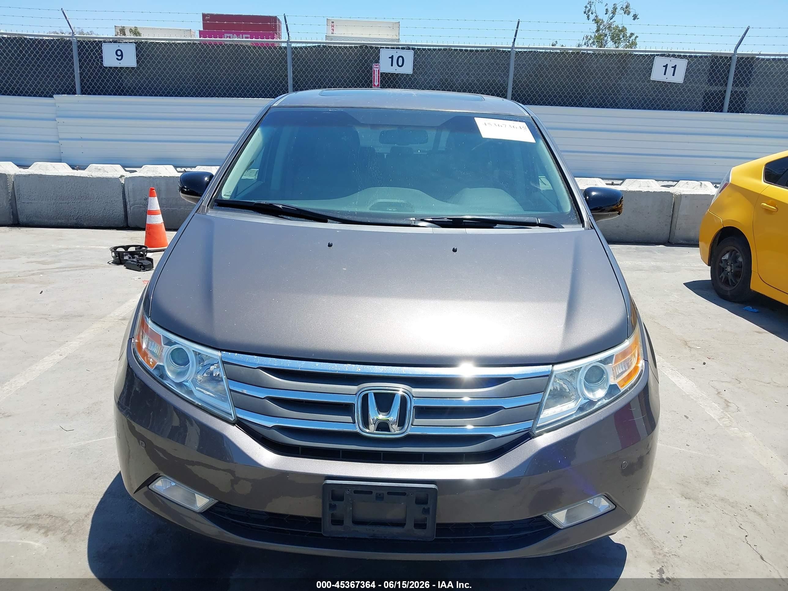 2011 Honda Odyssey Touring/touring Elite Gray vin: 5FNRL5H93BB006037
