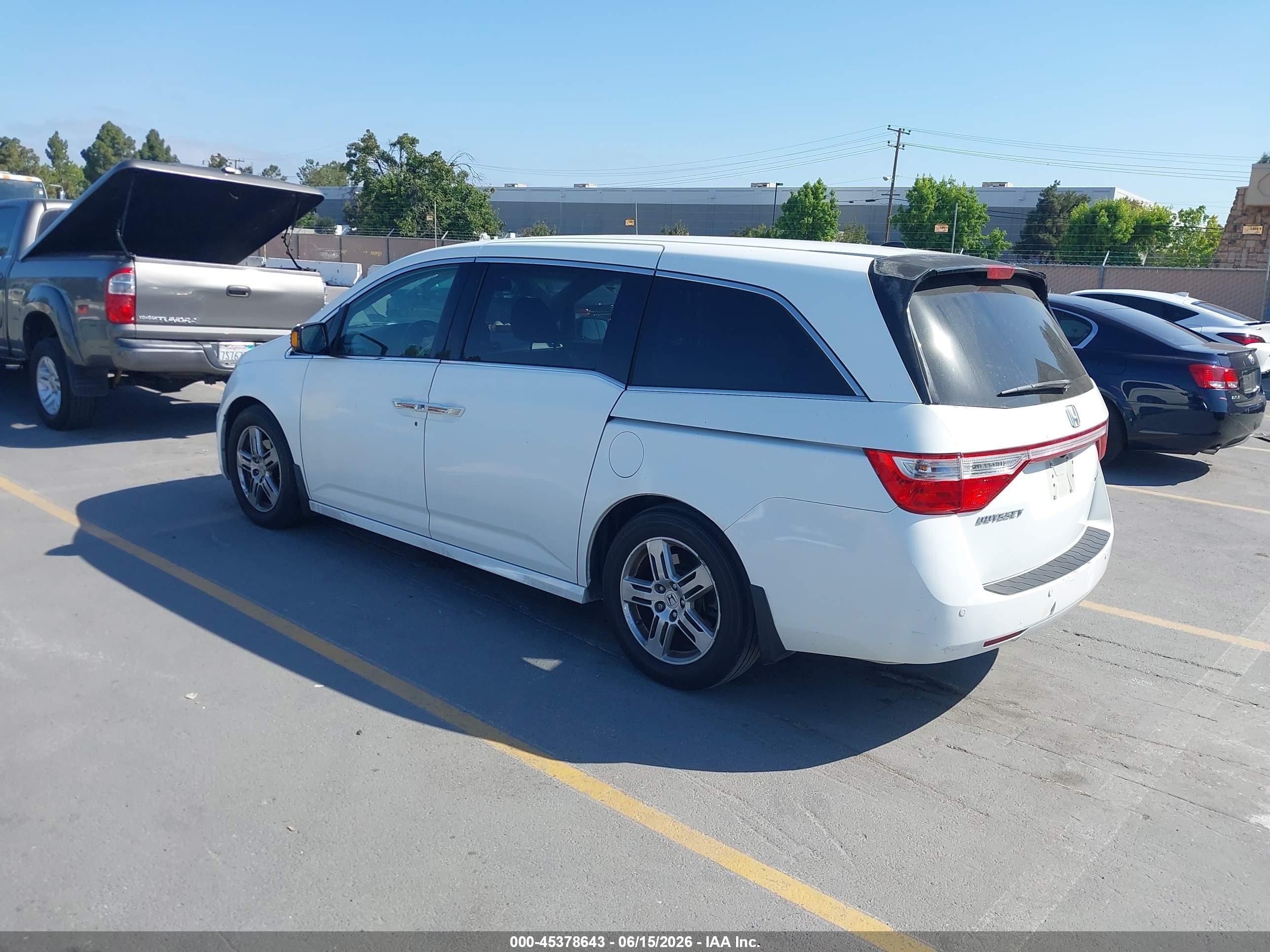 2011 Honda Odyssey Touring/touring Elite White vin: 5FNRL5H93BB008662