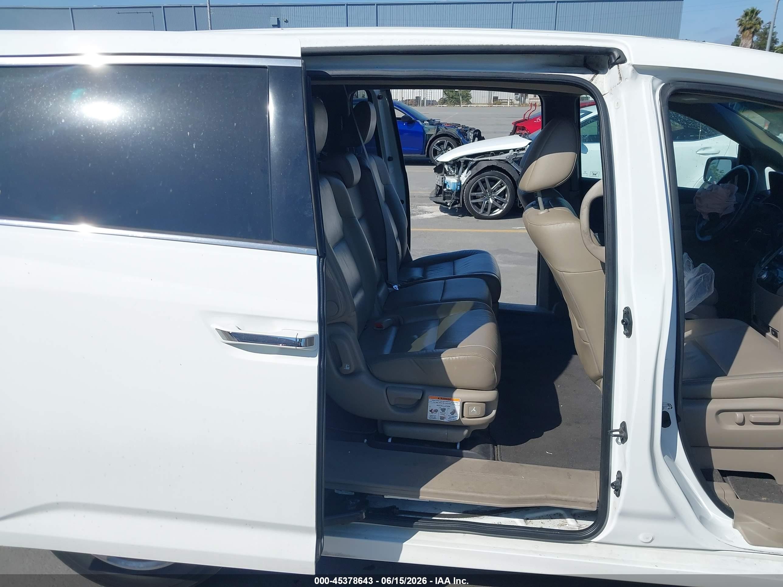 2011 Honda Odyssey Touring/touring Elite White vin: 5FNRL5H93BB008662