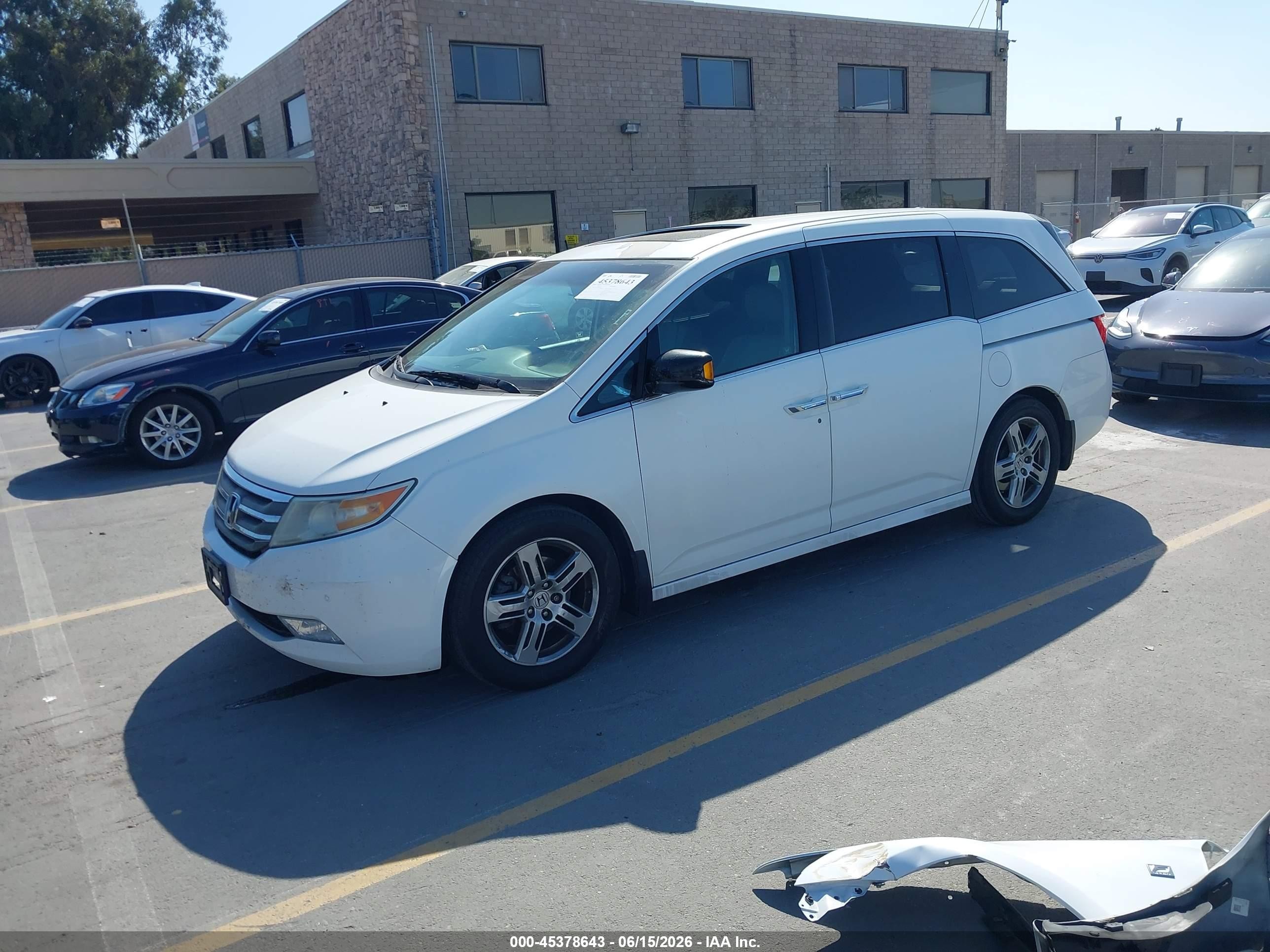 2011 Honda Odyssey Touring/touring Elite White vin: 5FNRL5H93BB008662