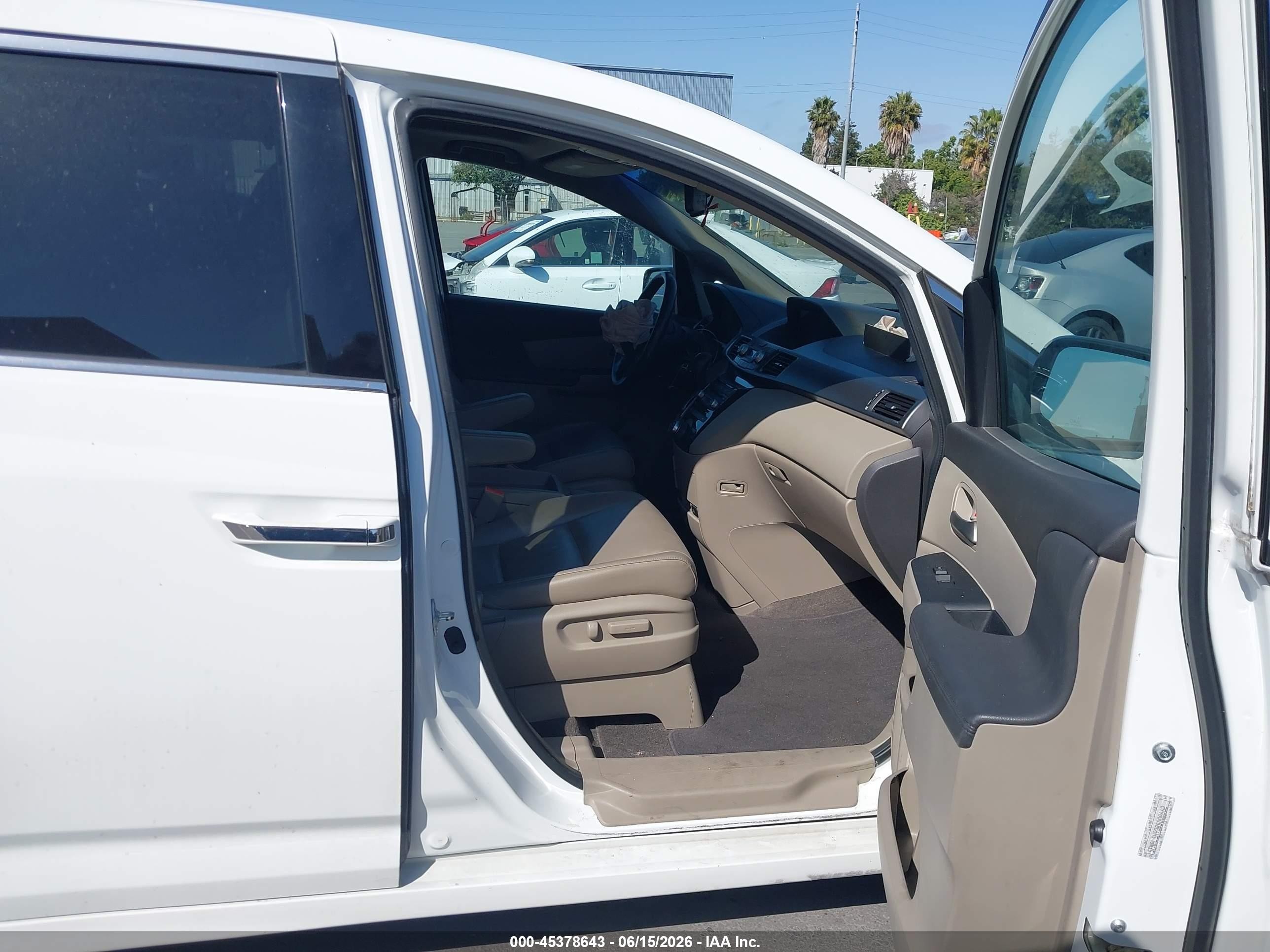 2011 Honda Odyssey Touring/touring Elite White vin: 5FNRL5H93BB008662