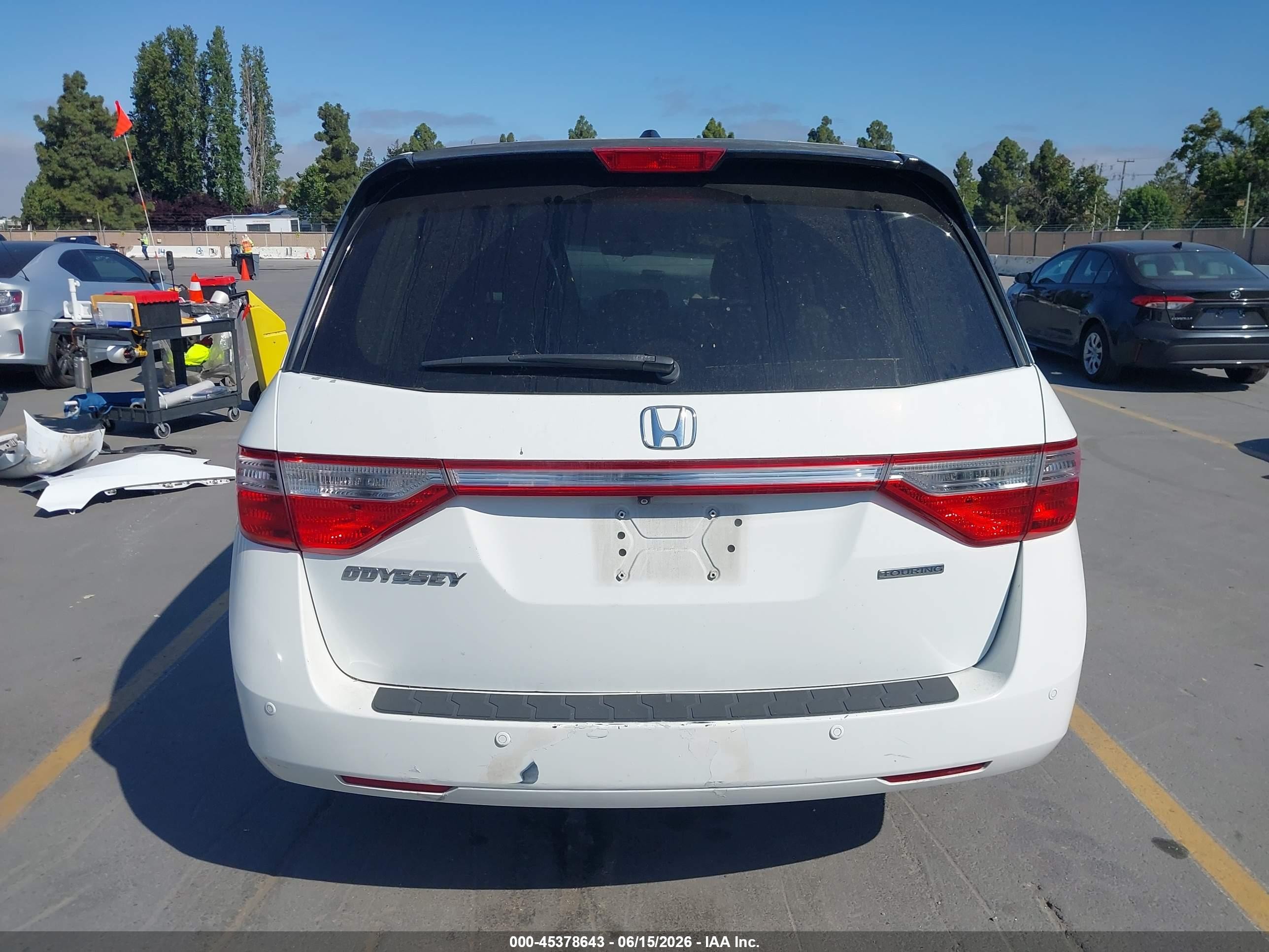 2011 Honda Odyssey Touring/touring Elite White vin: 5FNRL5H93BB008662
