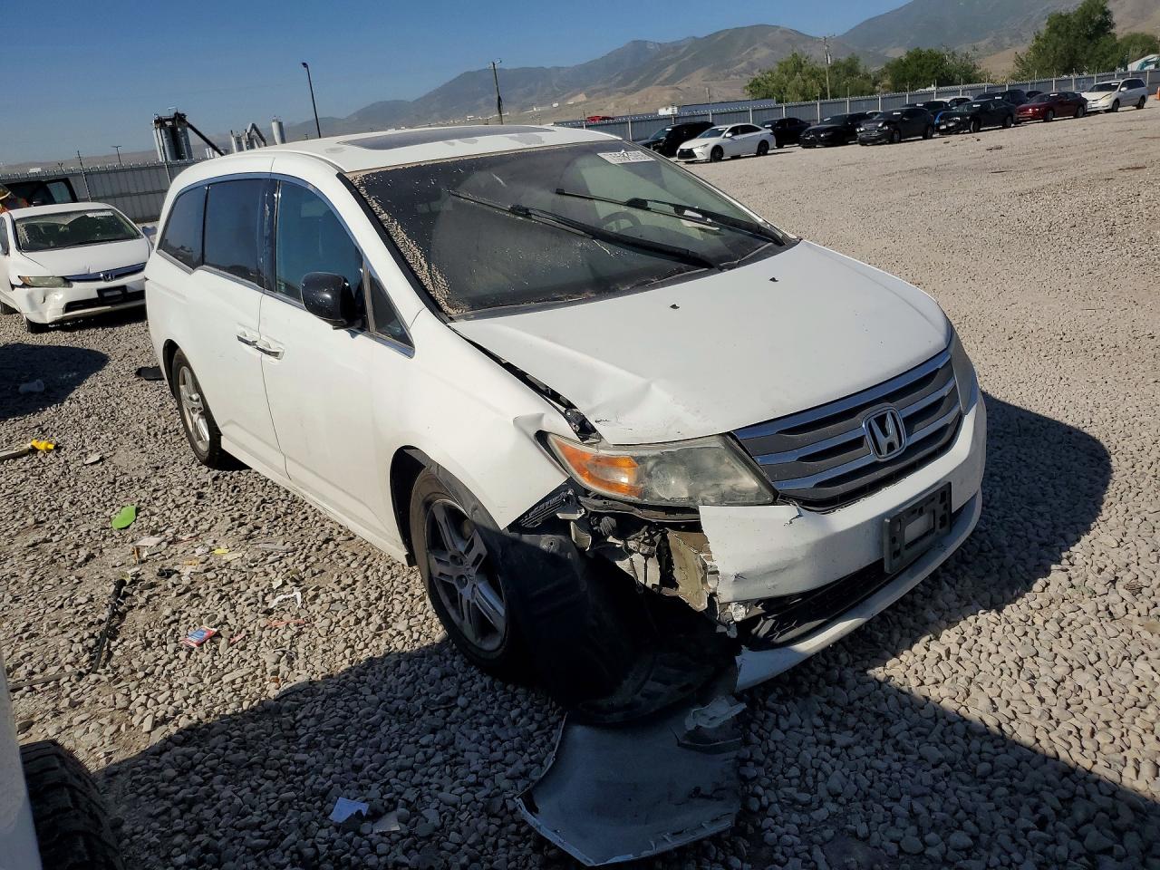 2011 Honda Odyssey Touring White vin: 5FNRL5H93BB043752