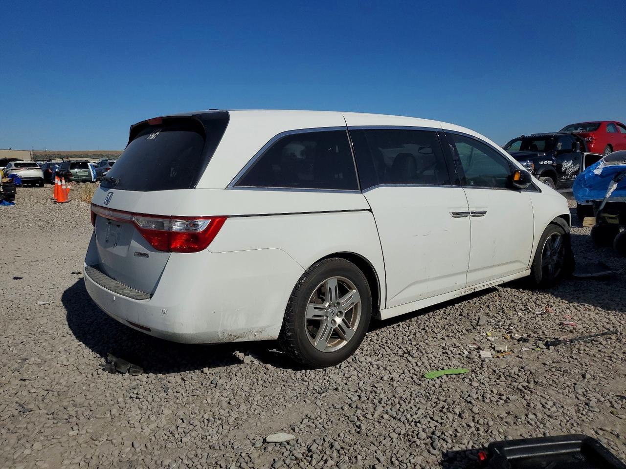 2011 Honda Odyssey Touring White vin: 5FNRL5H93BB043752