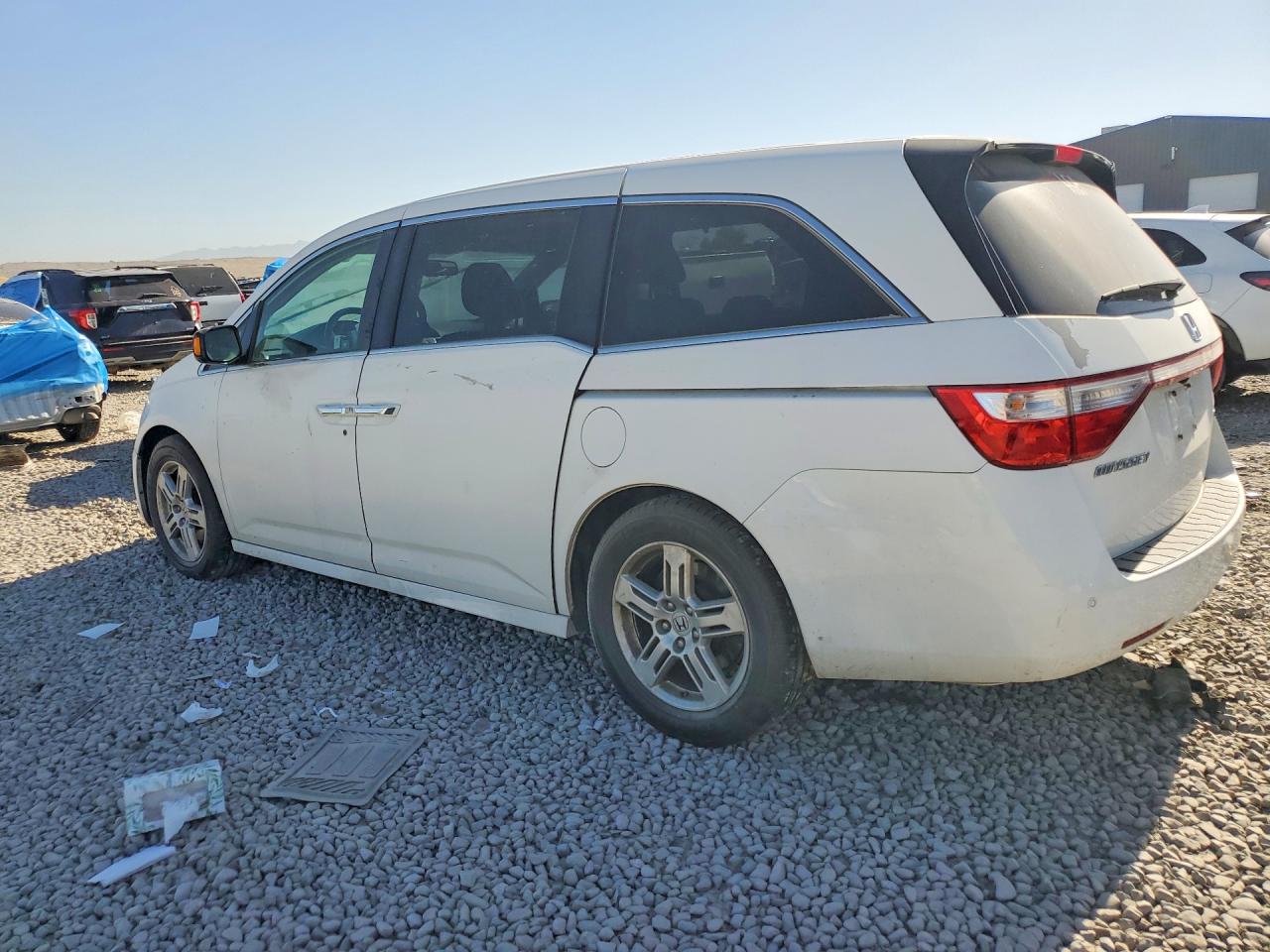 2011 Honda Odyssey Touring White vin: 5FNRL5H93BB043752