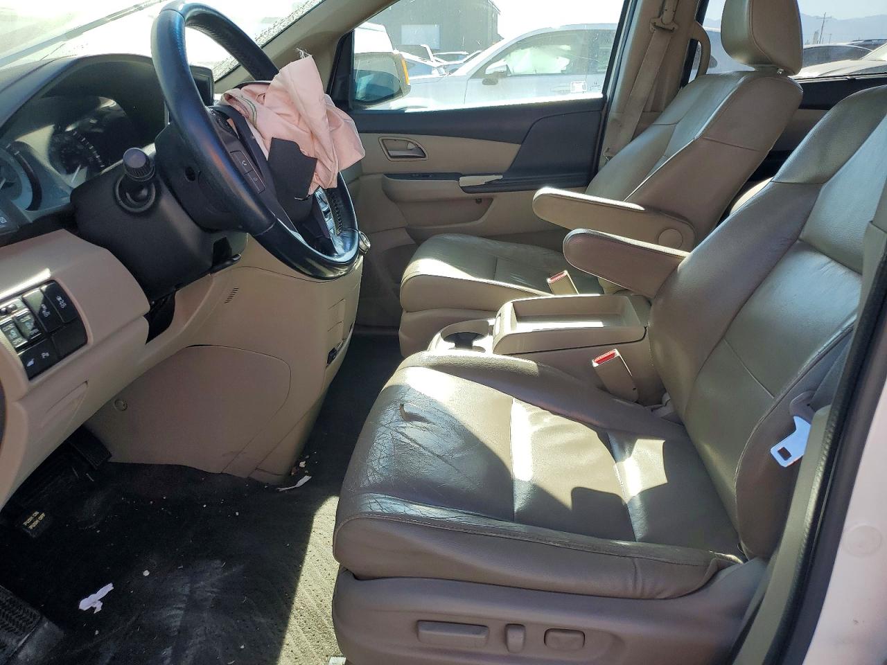 2011 Honda Odyssey Touring White vin: 5FNRL5H93BB043752