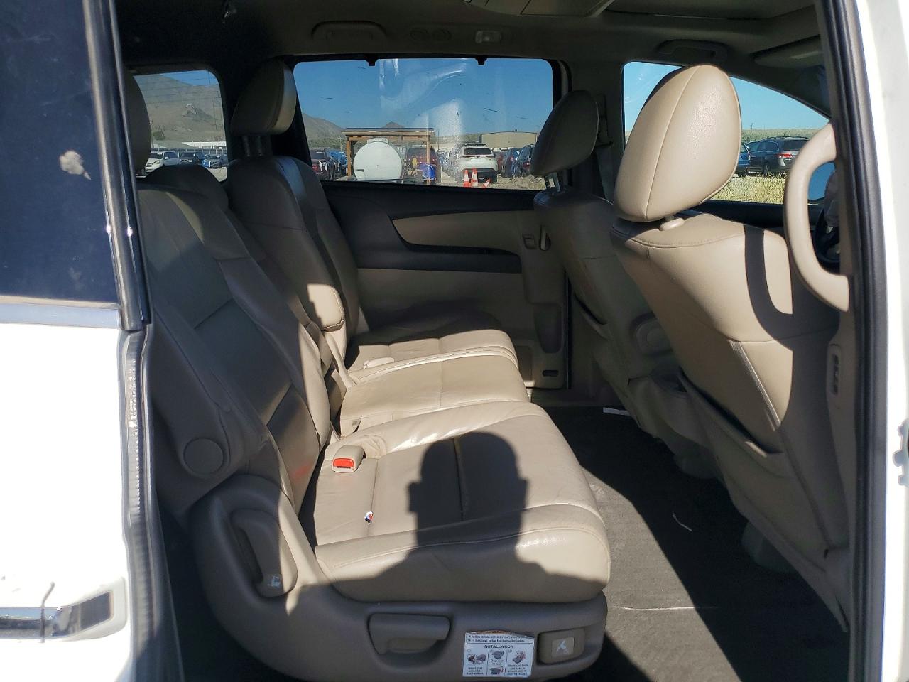 2011 Honda Odyssey Touring White vin: 5FNRL5H93BB043752