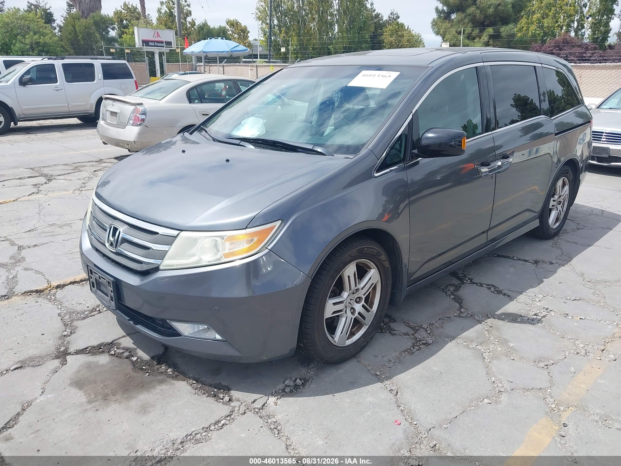 2011 Honda Odyssey Touring/touring Elite Gray vin: 5FNRL5H93BB055643