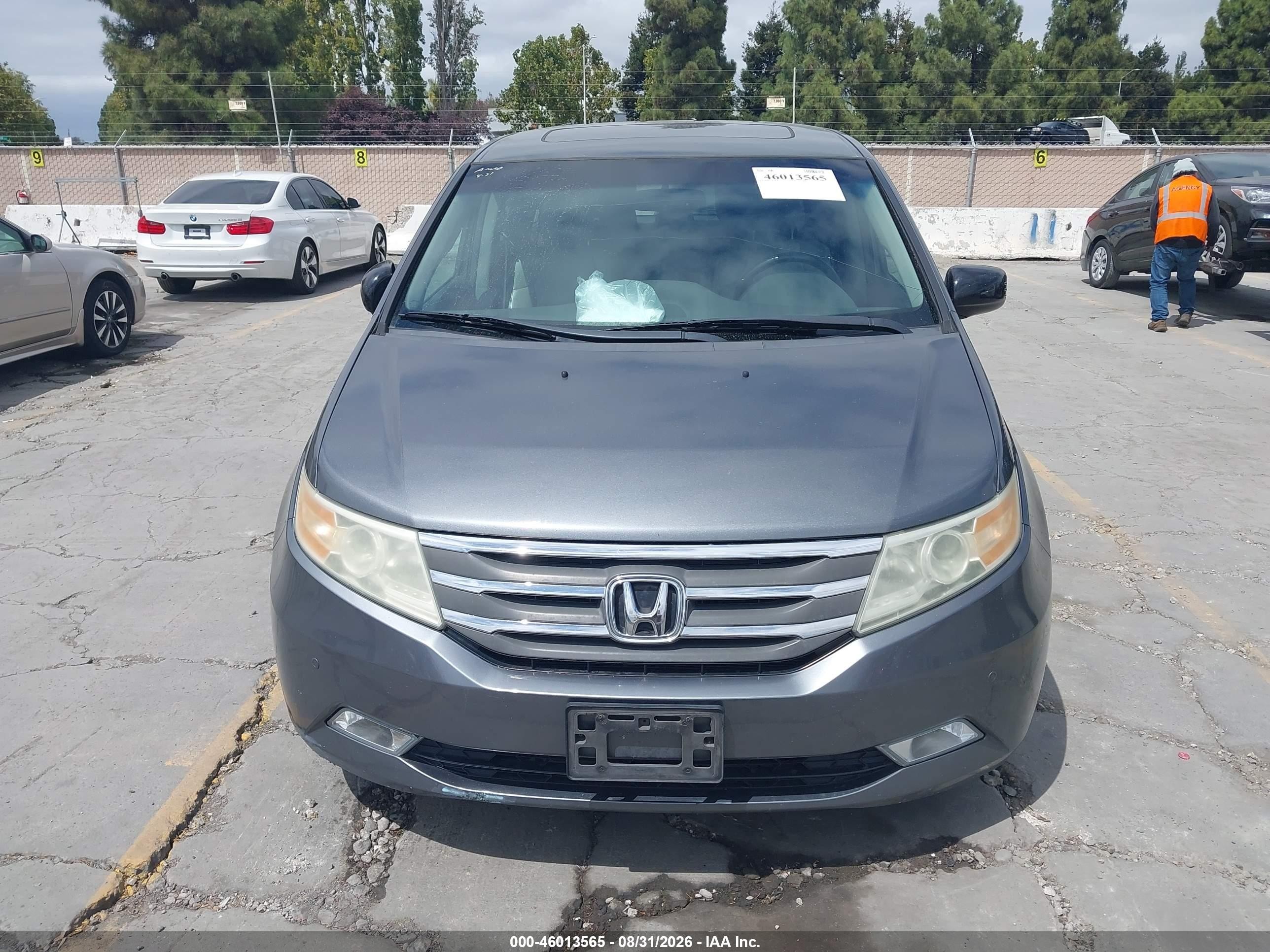 2011 Honda Odyssey Touring/touring Elite Gray vin: 5FNRL5H93BB055643