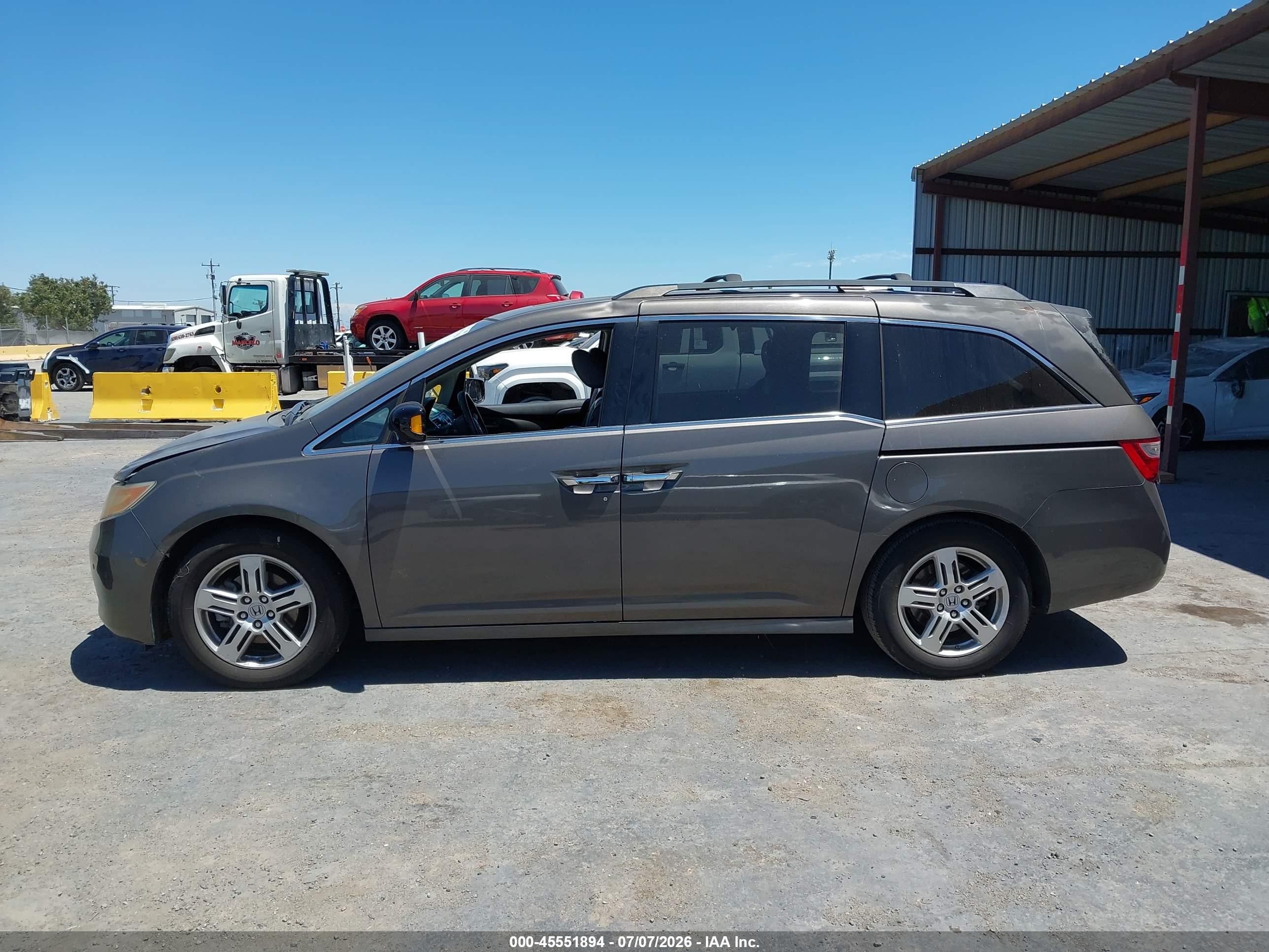 2011 Honda Odyssey Touring/touring Elite Gray vin: 5FNRL5H93BB056629