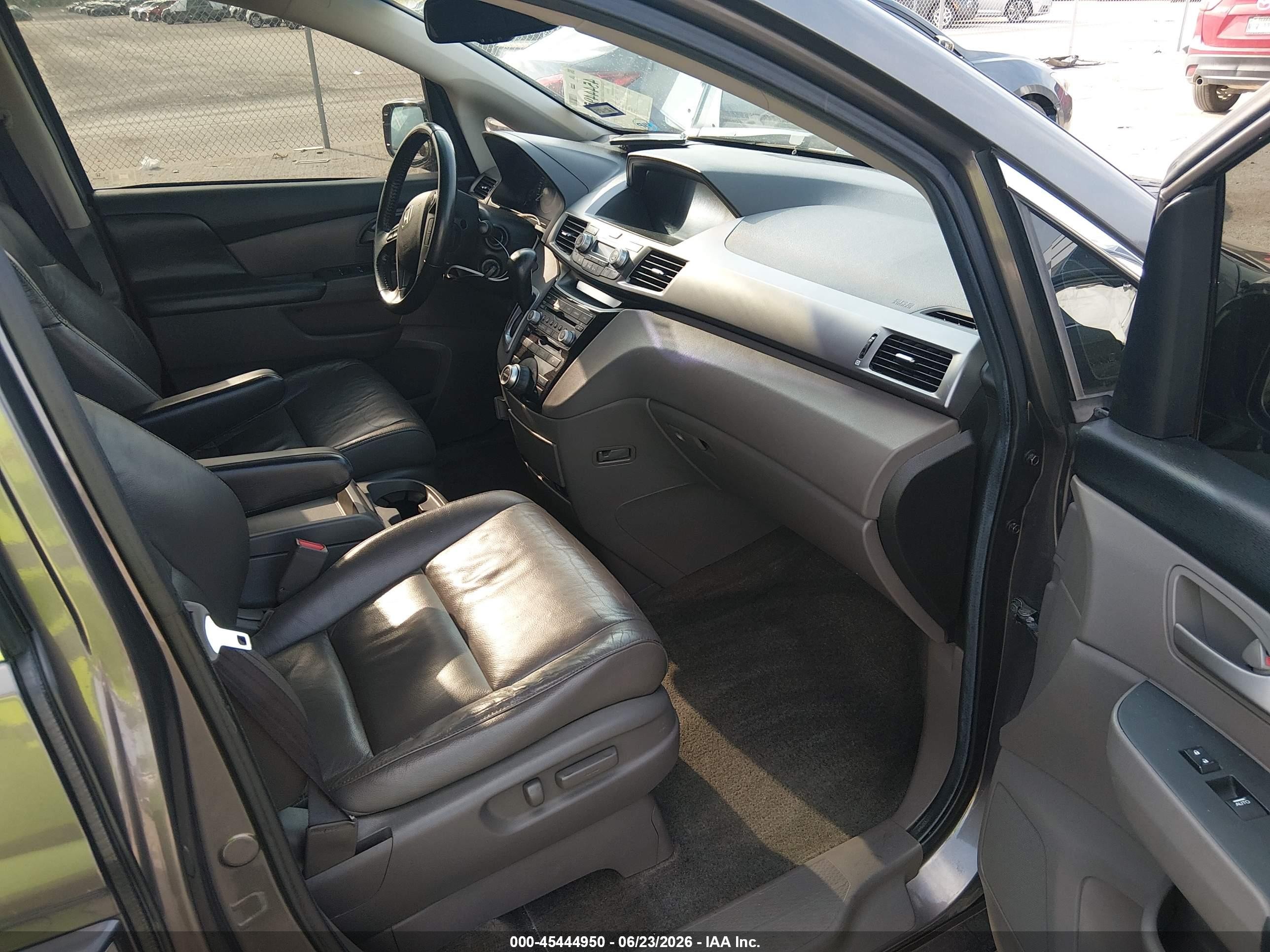 2011 Honda Odyssey Touring/touring Elite Gray vin: 5FNRL5H93BB072636