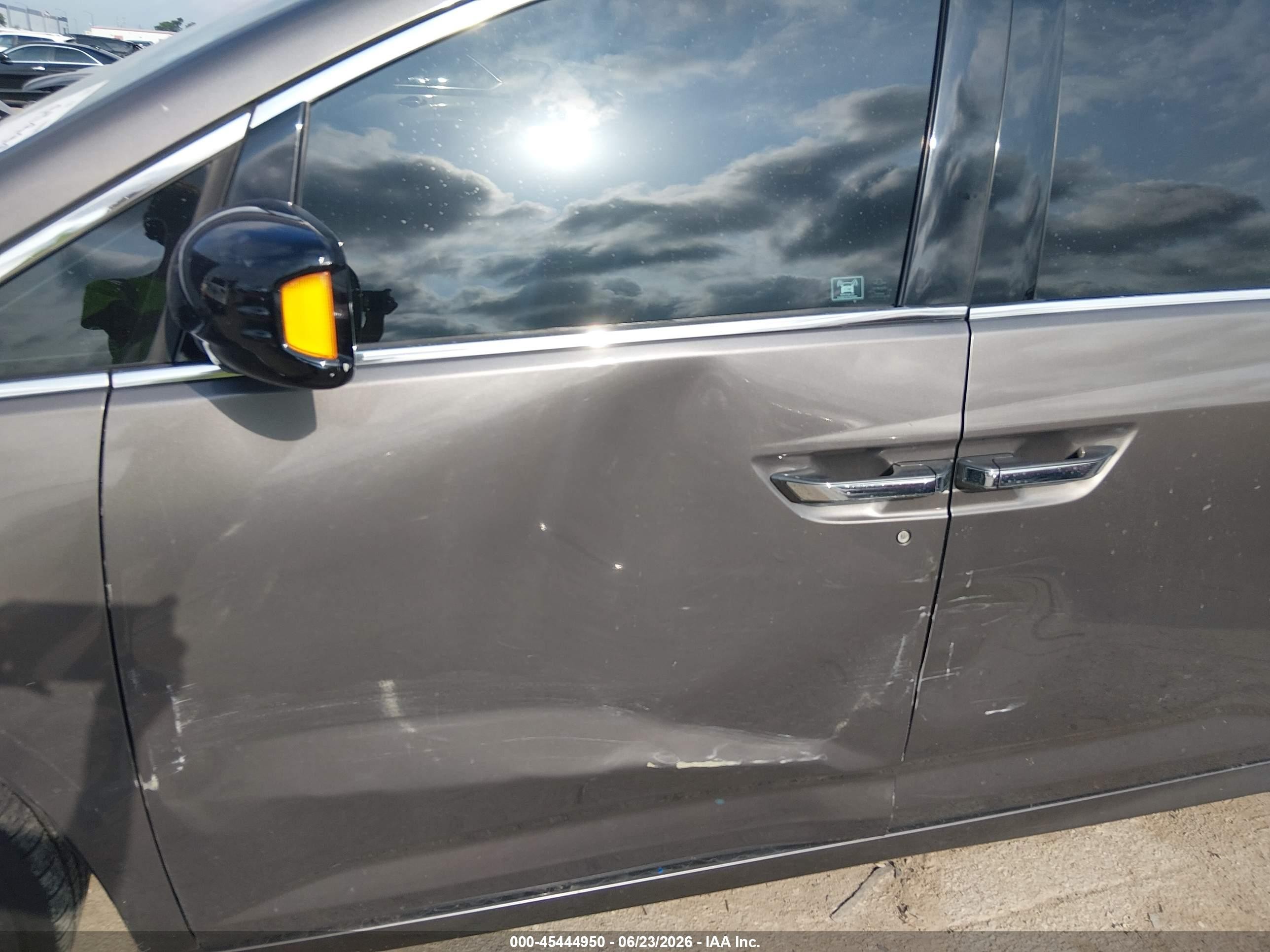 2011 Honda Odyssey Touring/touring Elite Gray vin: 5FNRL5H93BB072636