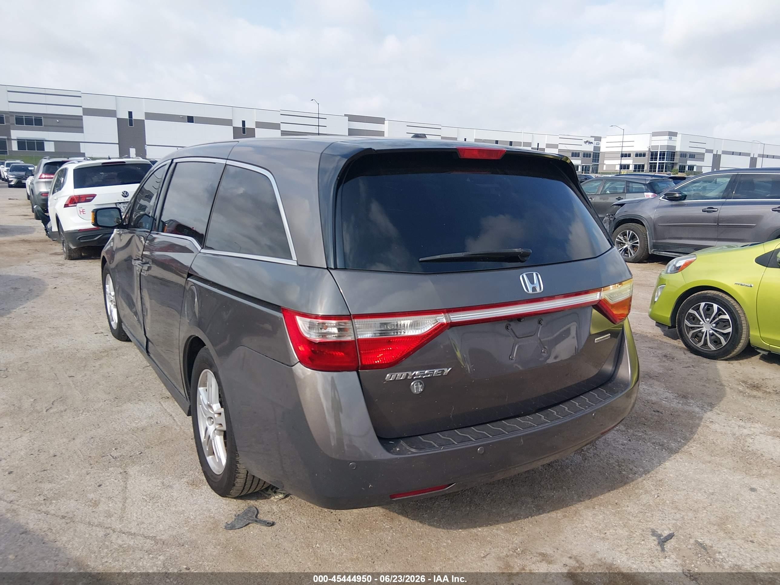 2011 Honda Odyssey Touring/touring Elite Gray vin: 5FNRL5H93BB072636