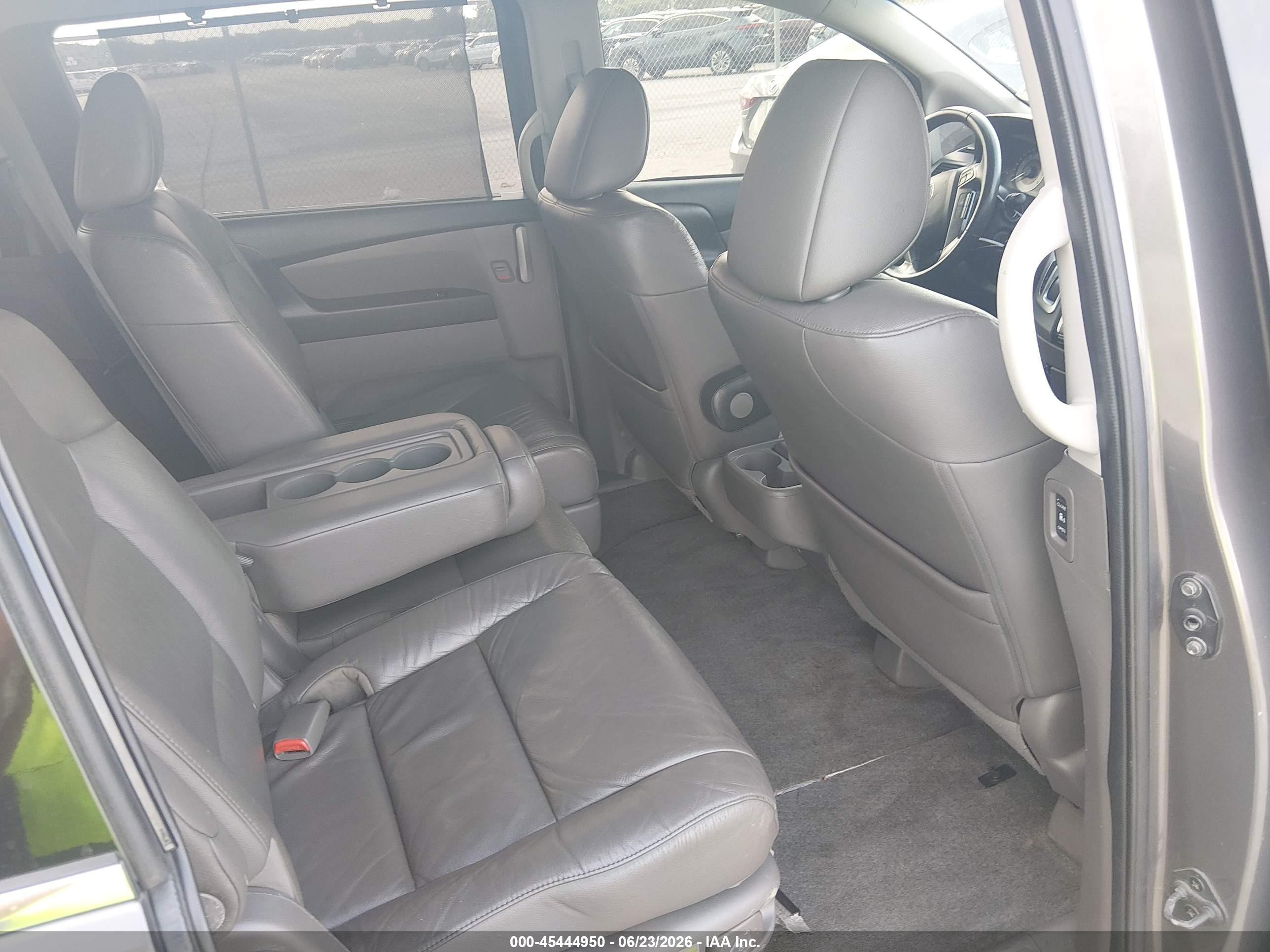 2011 Honda Odyssey Touring/touring Elite Gray vin: 5FNRL5H93BB072636