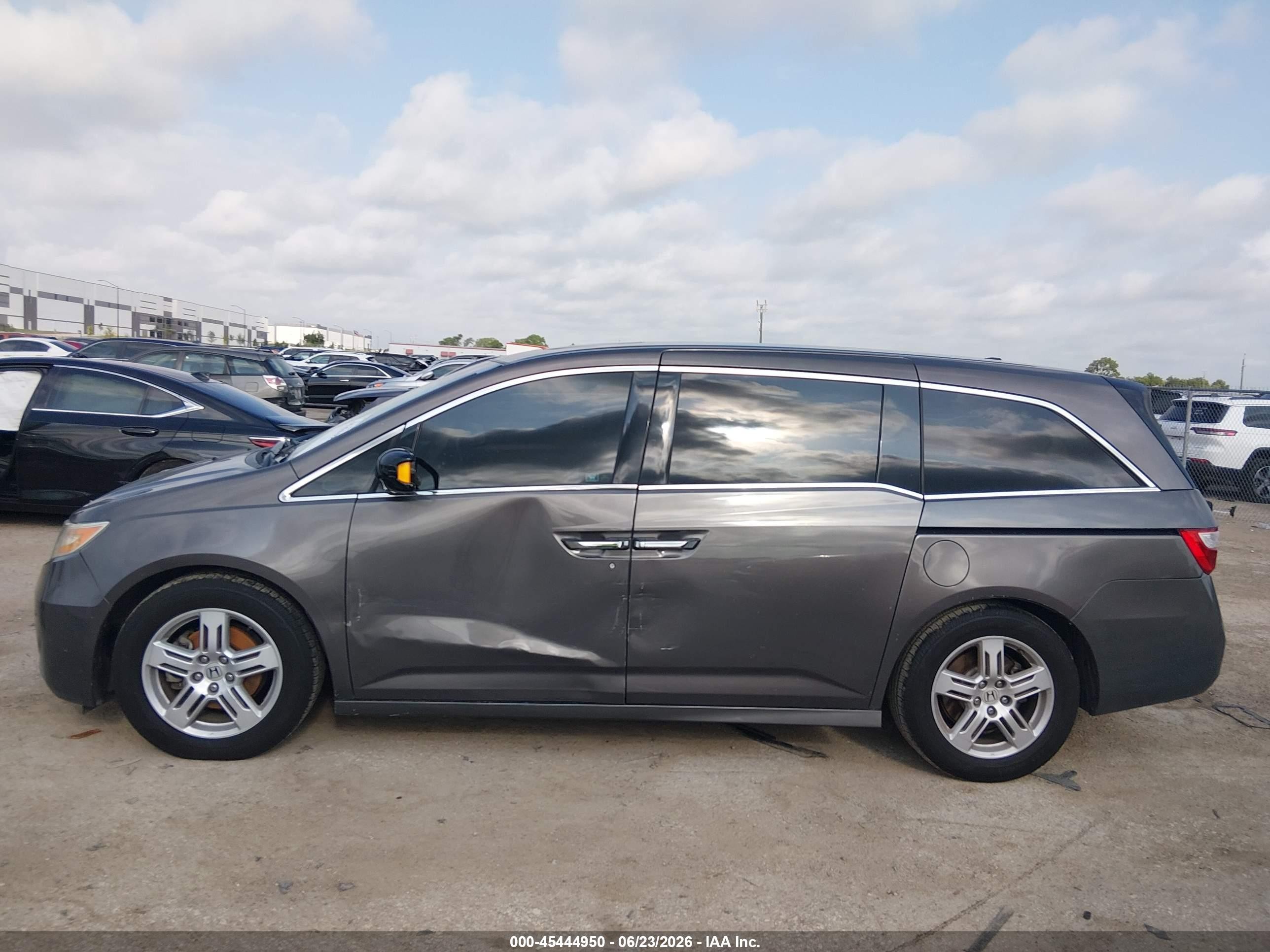 2011 Honda Odyssey Touring/touring Elite Gray vin: 5FNRL5H93BB072636