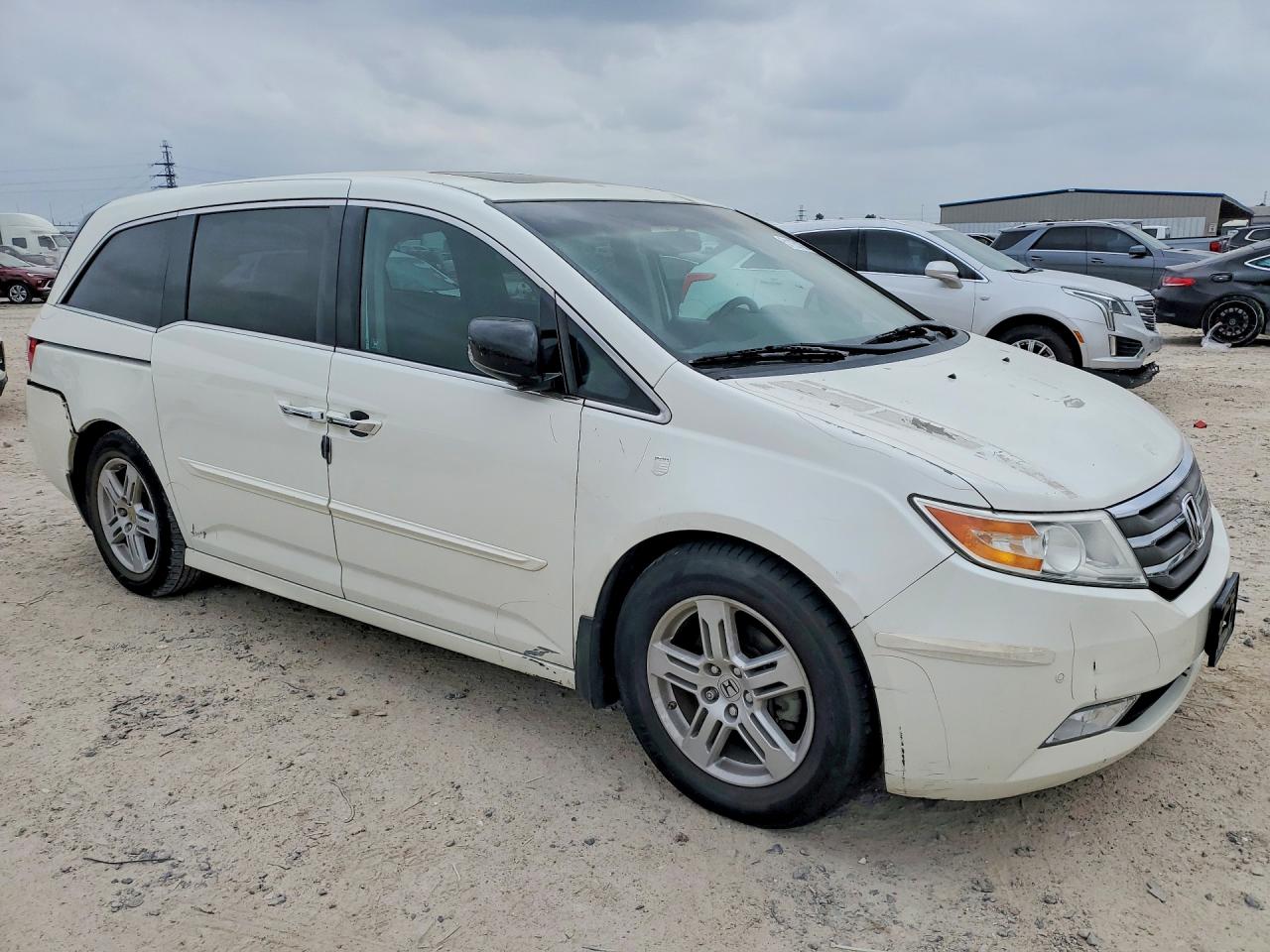 2012 Honda Odyssey Touring Белый vin: 5FNRL5H93CB017153