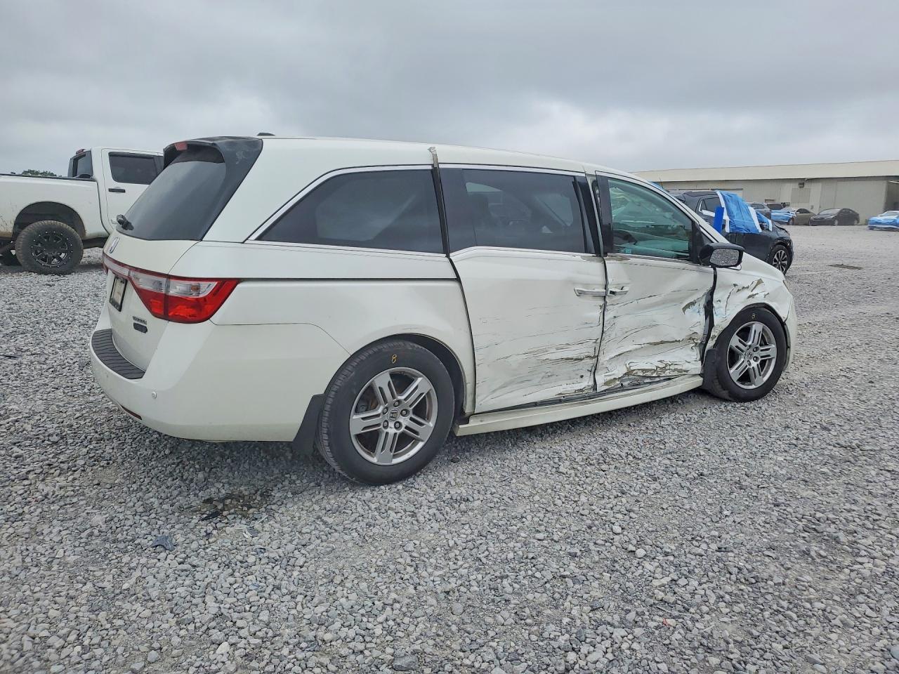 2012 Honda Odyssey Touring White vin: 5FNRL5H93CB053389