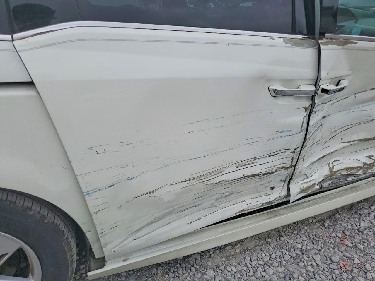 2012 Honda Odyssey Touring White vin: 5FNRL5H93CB053389