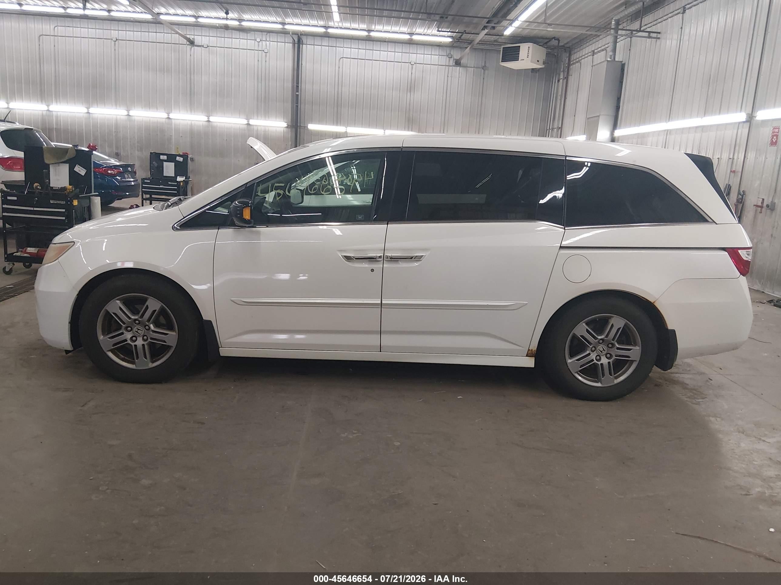 2012 Honda Odyssey Touring/touring Elite White vin: 5FNRL5H93CB071584