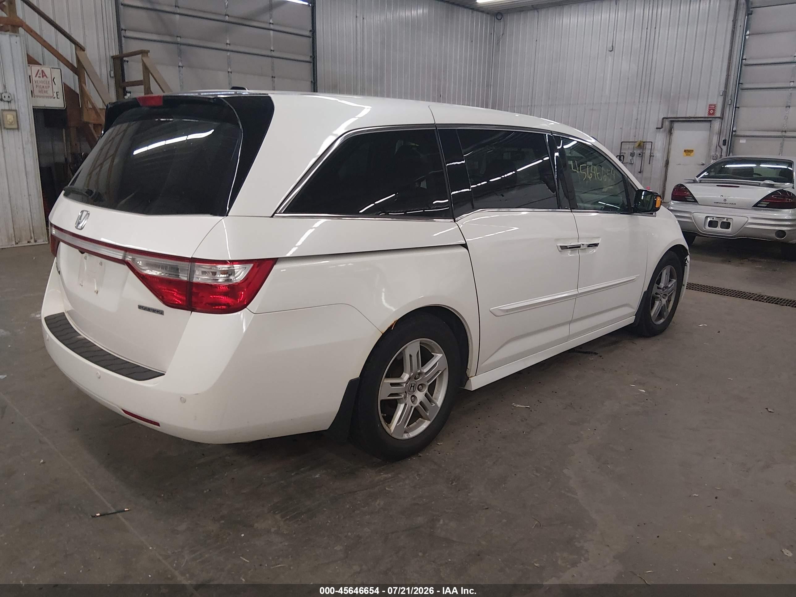 2012 Honda Odyssey Touring/touring Elite White vin: 5FNRL5H93CB071584