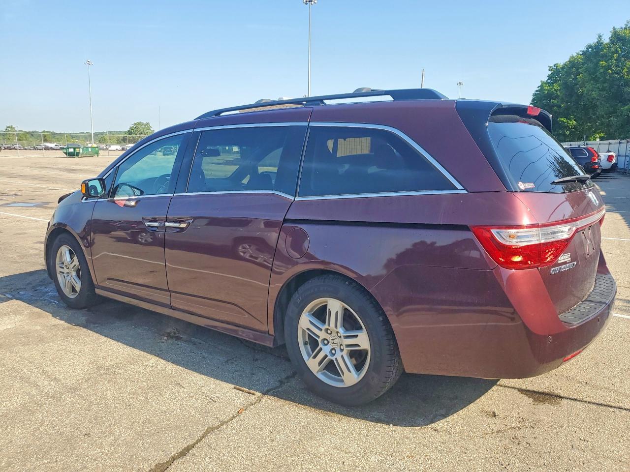 2012 Honda Odyssey Touring Burgundy vin: 5FNRL5H93CB139740