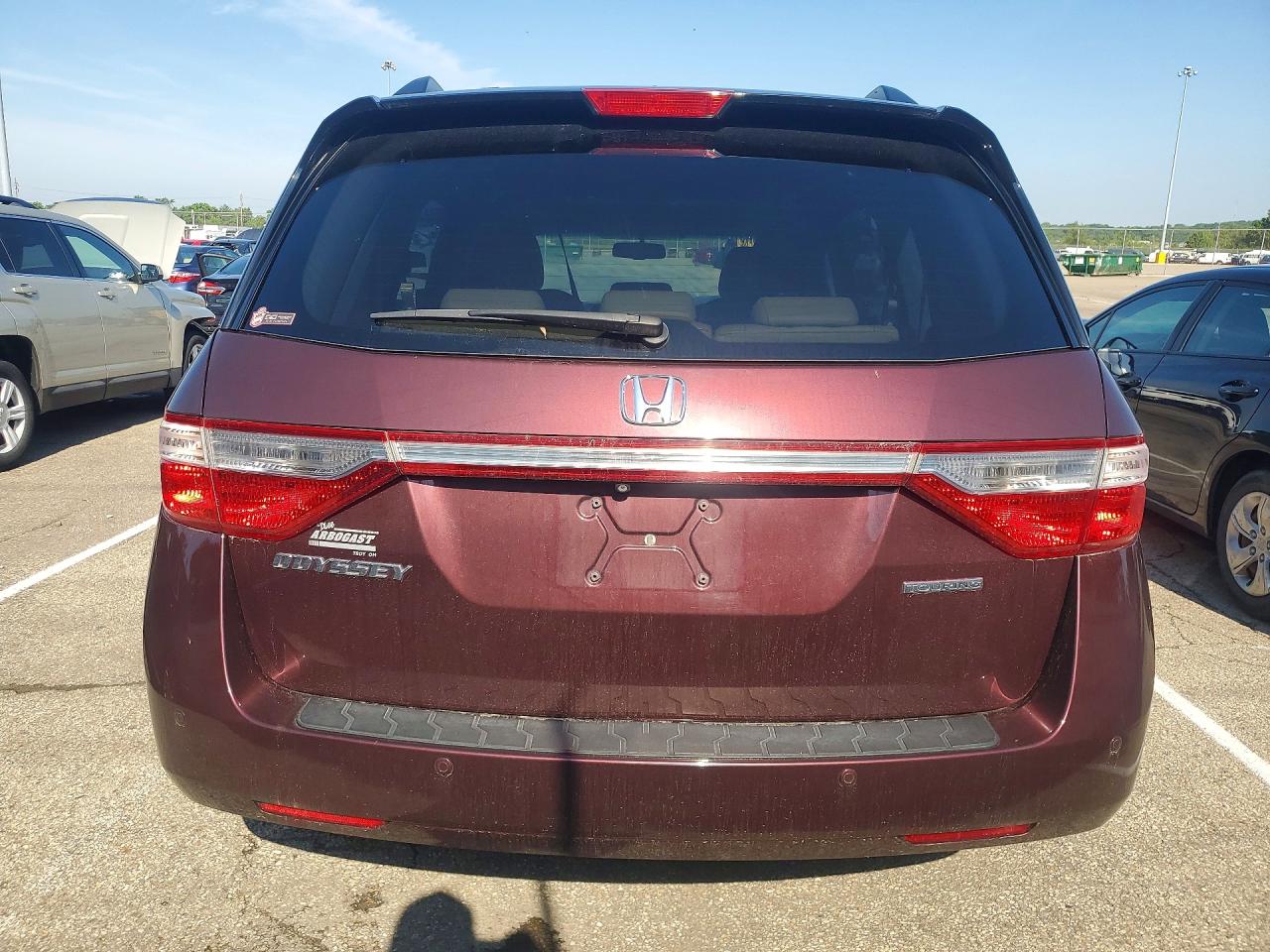 2012 Honda Odyssey Touring Burgundy vin: 5FNRL5H93CB139740