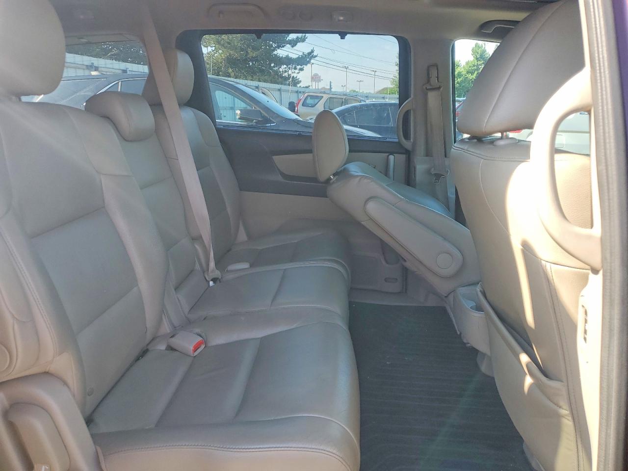 2012 Honda Odyssey Touring Burgundy vin: 5FNRL5H93CB139740