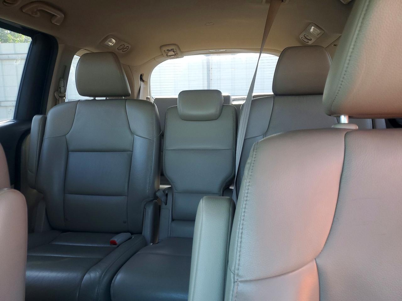 2012 Honda Odyssey Touring Burgundy vin: 5FNRL5H93CB139740