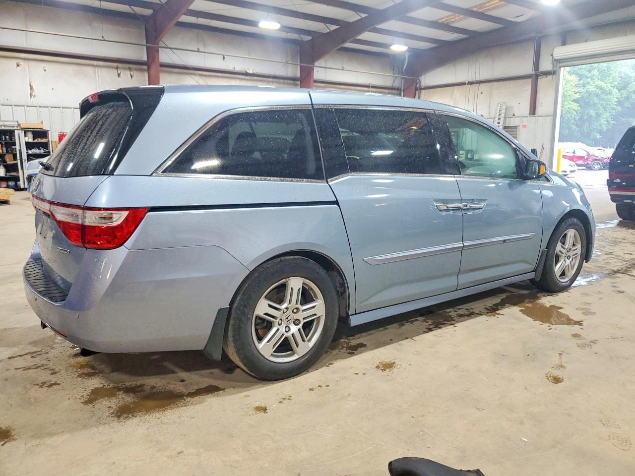 2013 Honda Odyssey Touring Blue vin: 5FNRL5H93DB052129