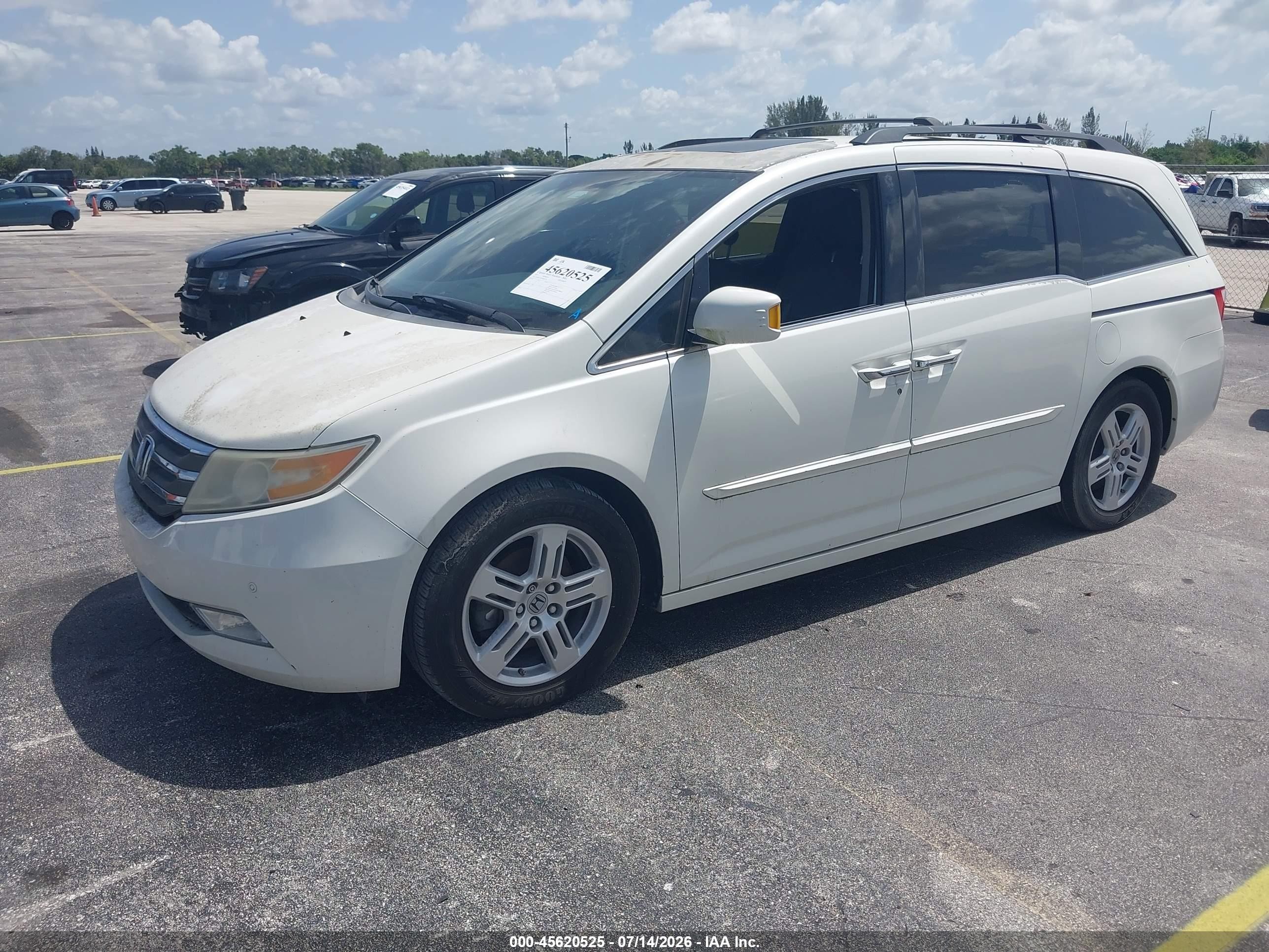 2013 Honda Odyssey Touring/touring Elite White vin: 5FNRL5H93DB081792